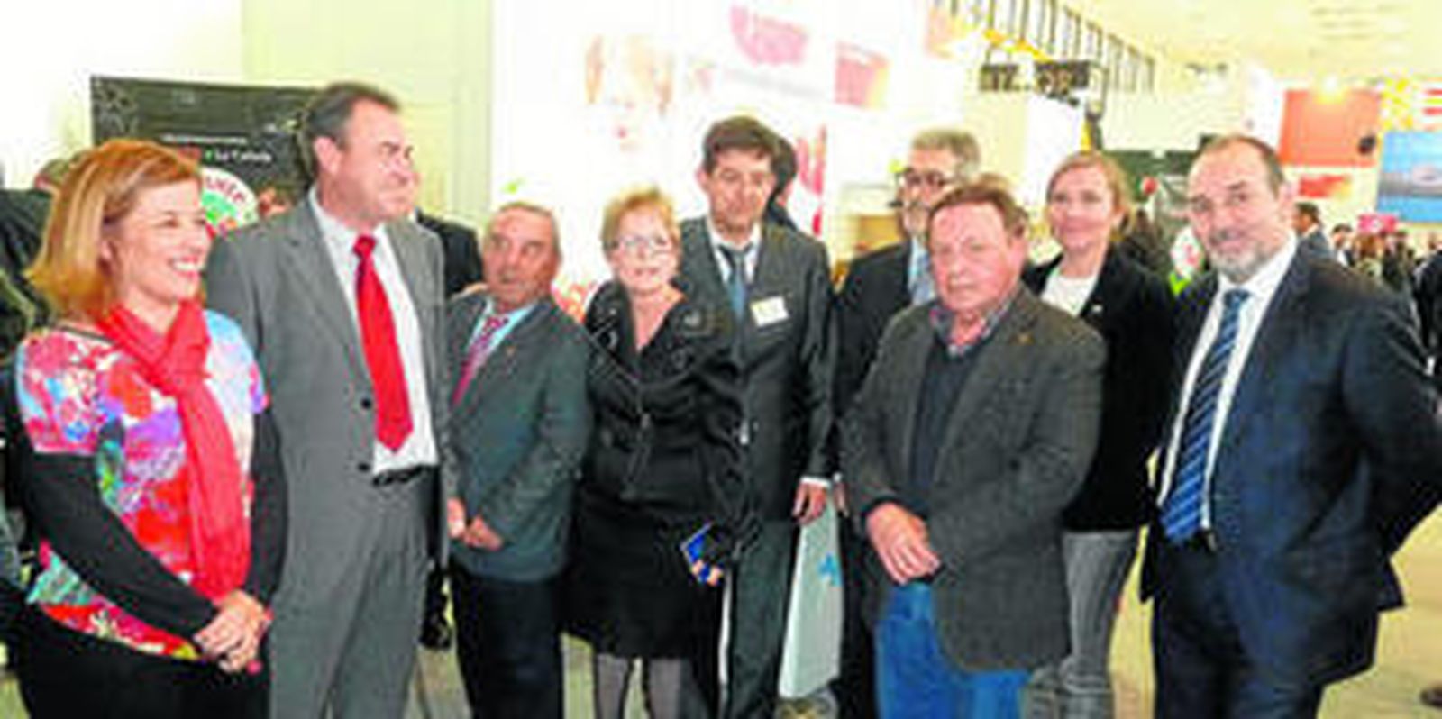Representantes de Agroponiente, con Antonio Escobar, con la consejera y autoridades almerienses.