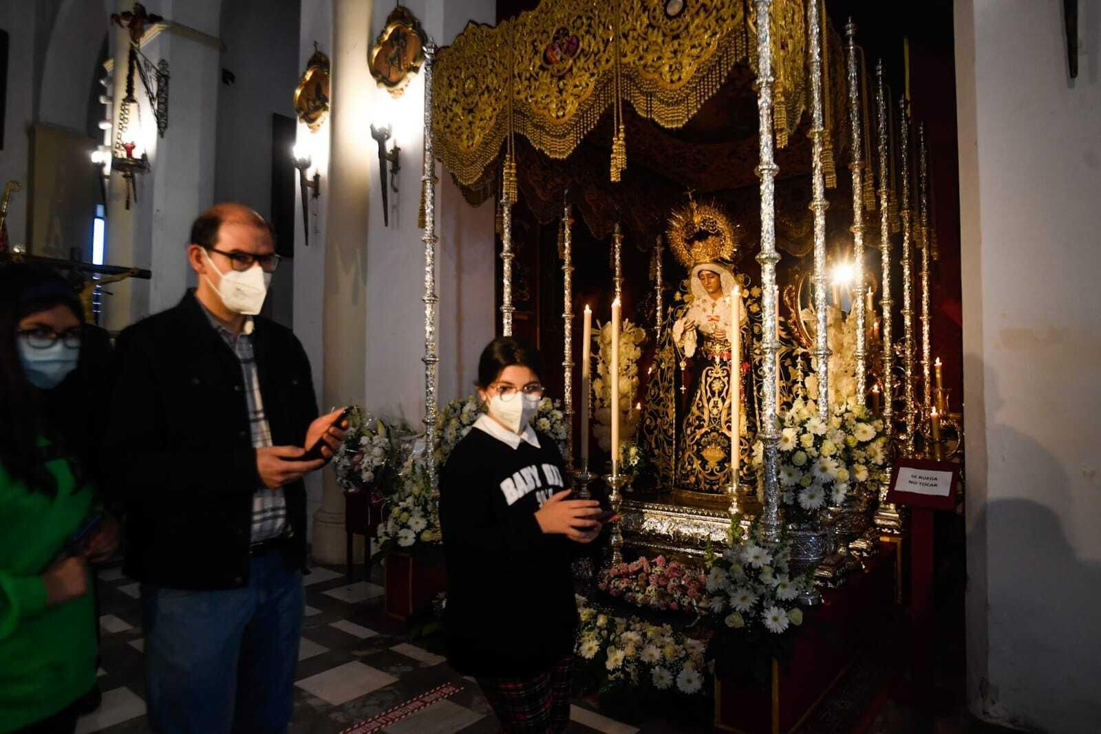 Veneración a los titulares de la hermandad de los Favores