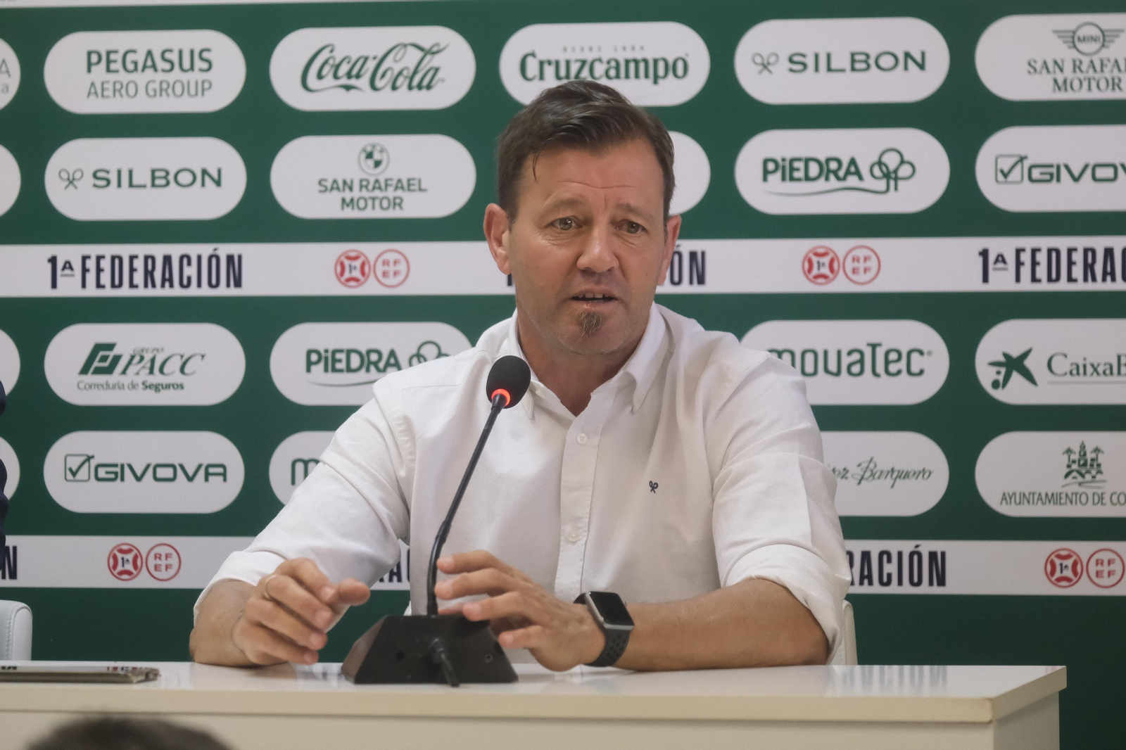 La presentación de Manuel Mosquera como técnico del Córdoba CF, en imágenes