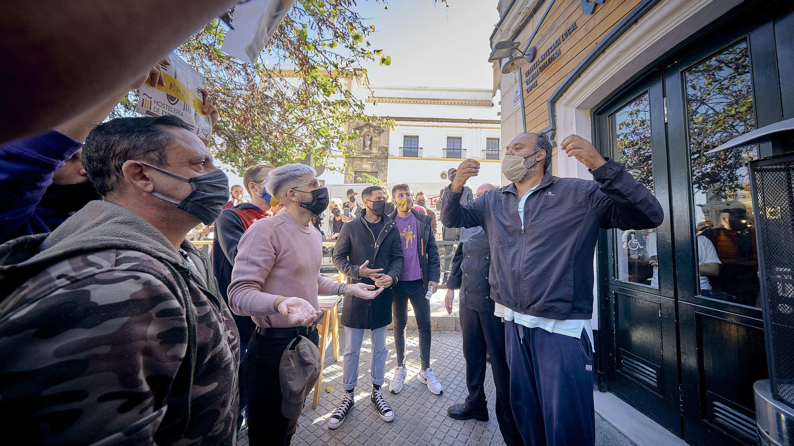 La Hostelería de Cádiz se moviliza en demanda de ayuda por los efectos de  la Covid-19