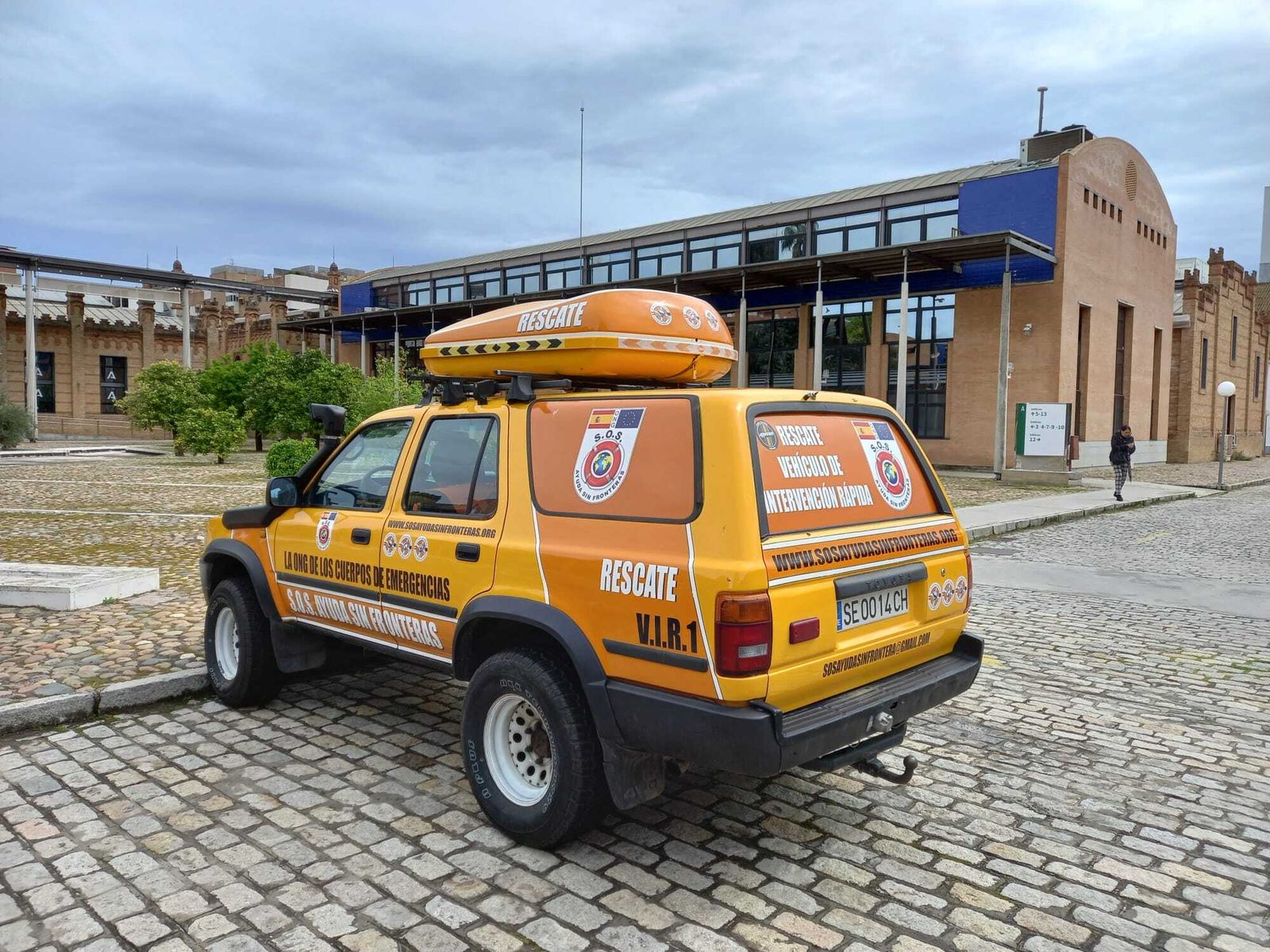 Uno de los vehículos de la ONG SOS Ayuda Sin Fronteras.