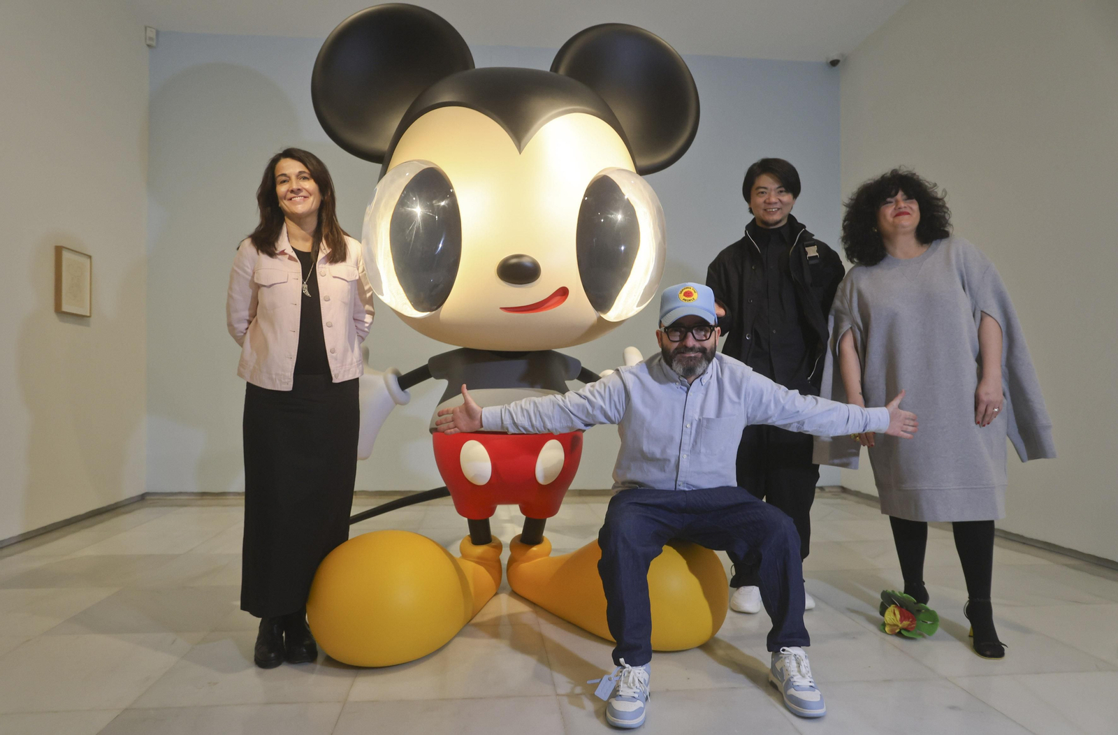 Las fotos de la exposición de Javier Calleja en Málaga y su gato Günter