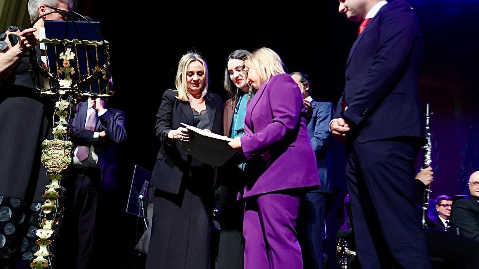 Entrega de las Tapas del Pregón de la Semana Santa de Granada 2025