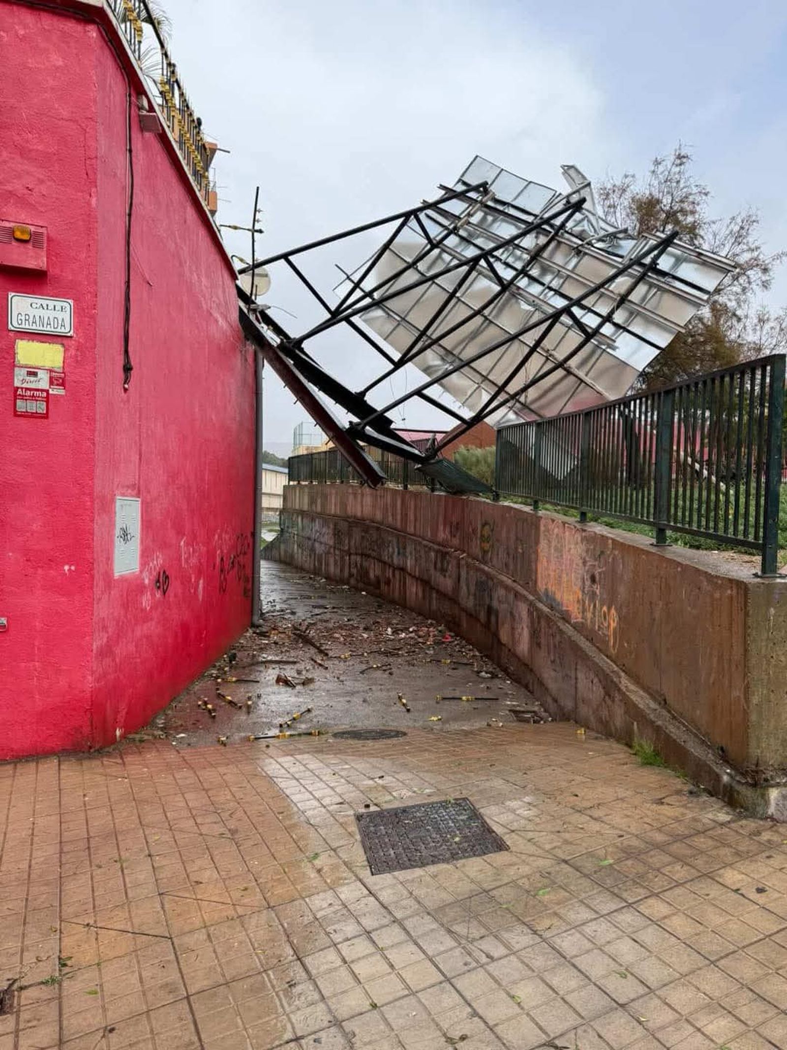 En imágenes: el temporal Kristin mantiene en vilo a toda la provincia de Almería