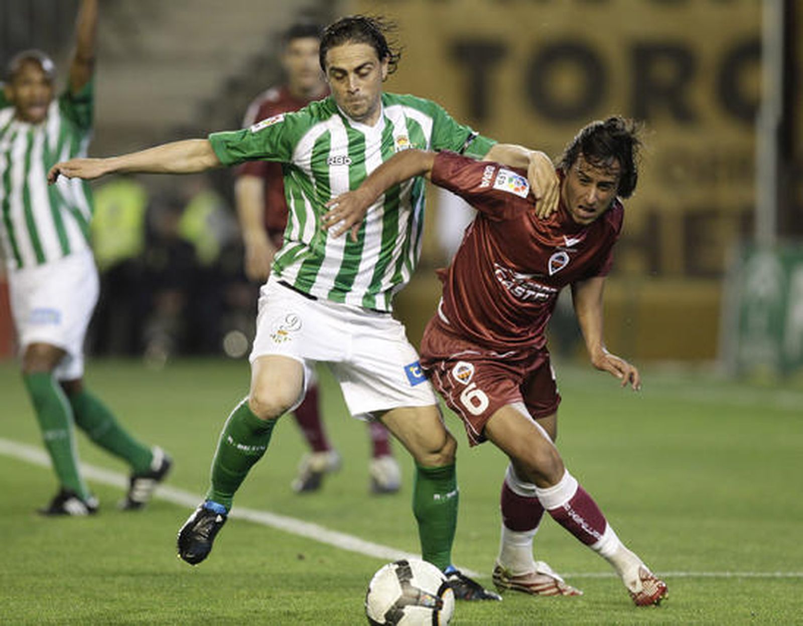 El Betis gana al Castellón en uno de sus partidos más flojos con Víctor Fernández. / Antonio Pizarro