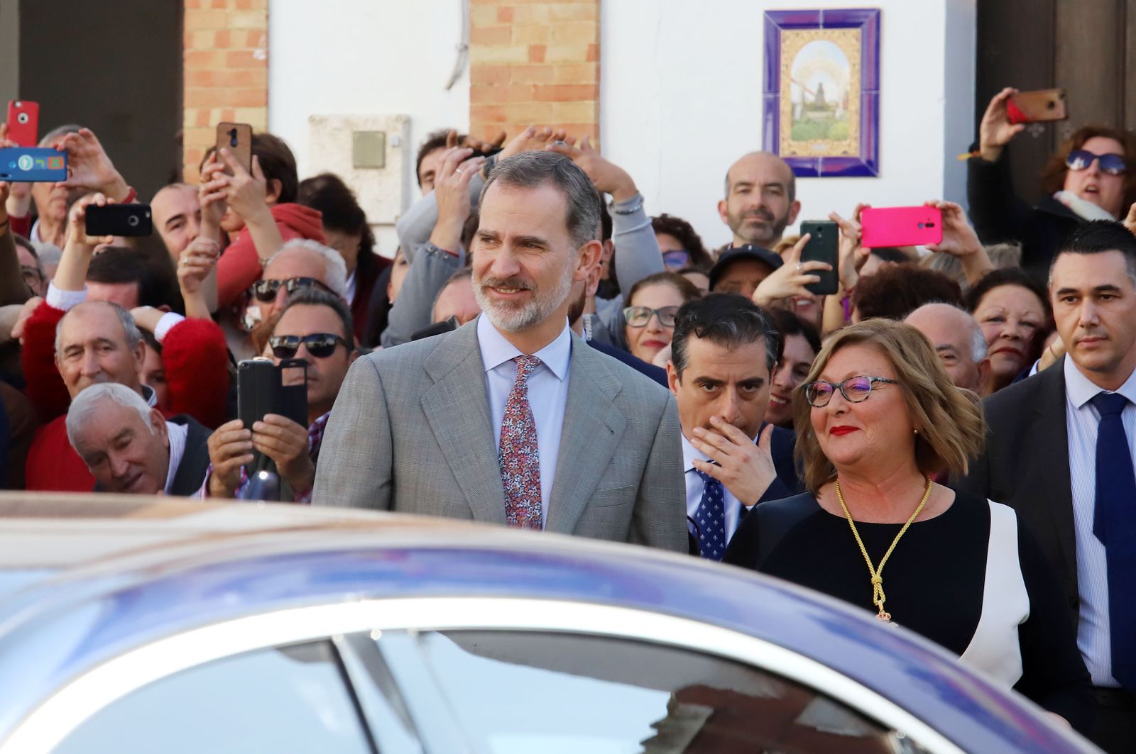 Imágenes de Don Felipe y Doña Letizia en su visita a la Virgen del Rocío