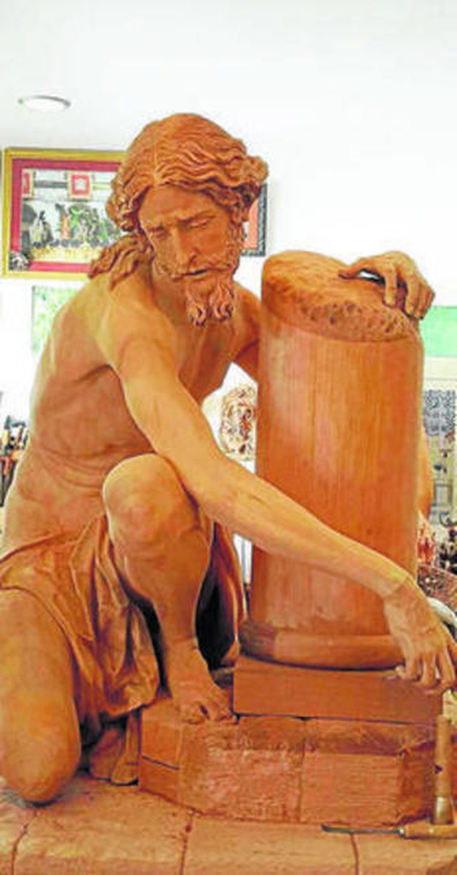 Vista frontal y trasera de la nueva imagen del Cristo de la Púrpura.