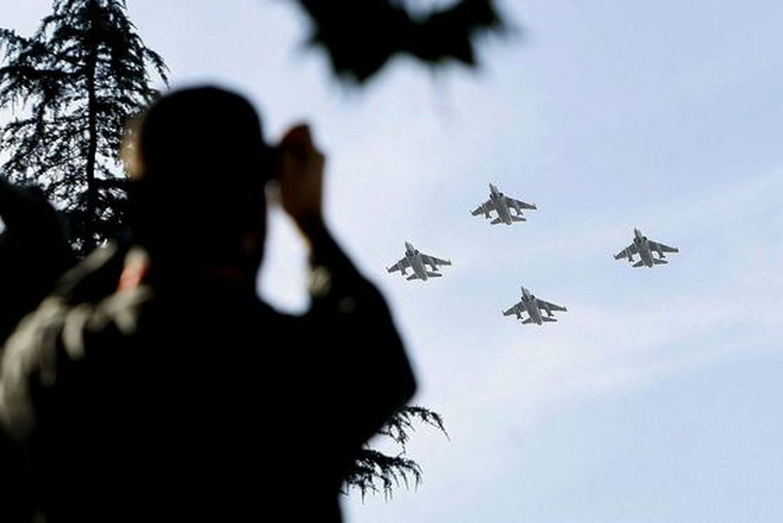 Desfile militar con motivo del día de la Fiesta Nacional. / EFE