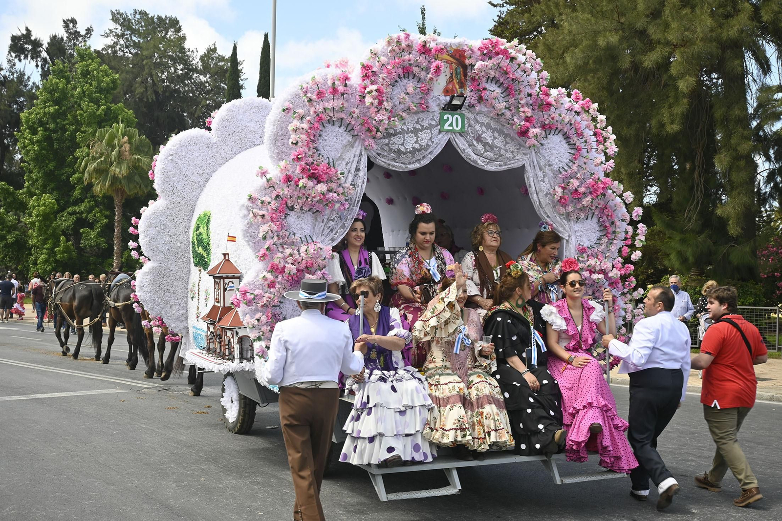 Todos los rocieros de la comitiva de la Hermandad de Huelva, en imágenes