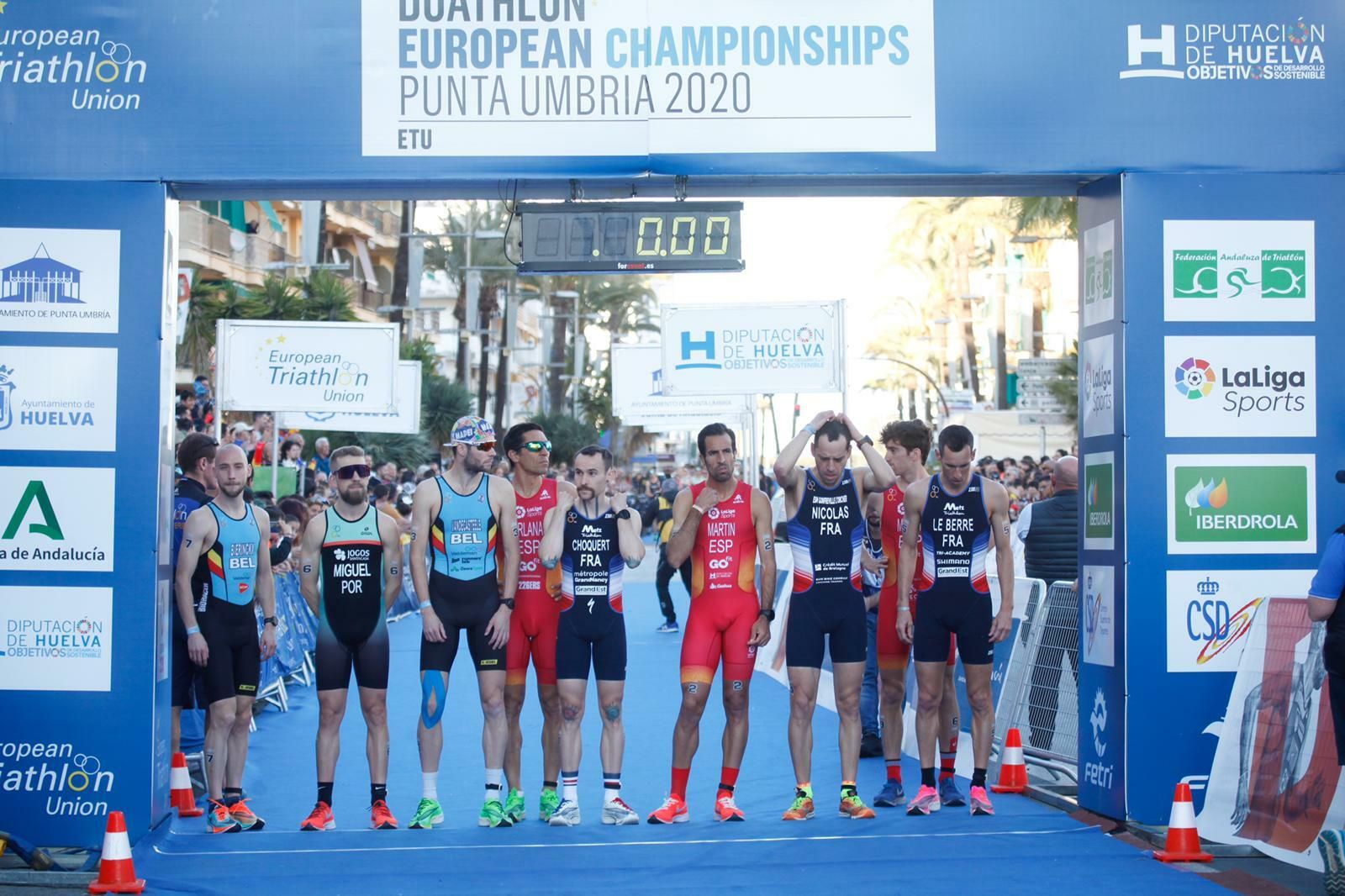 Los principales favoritos, justo antes de darse la salida de la prueba.