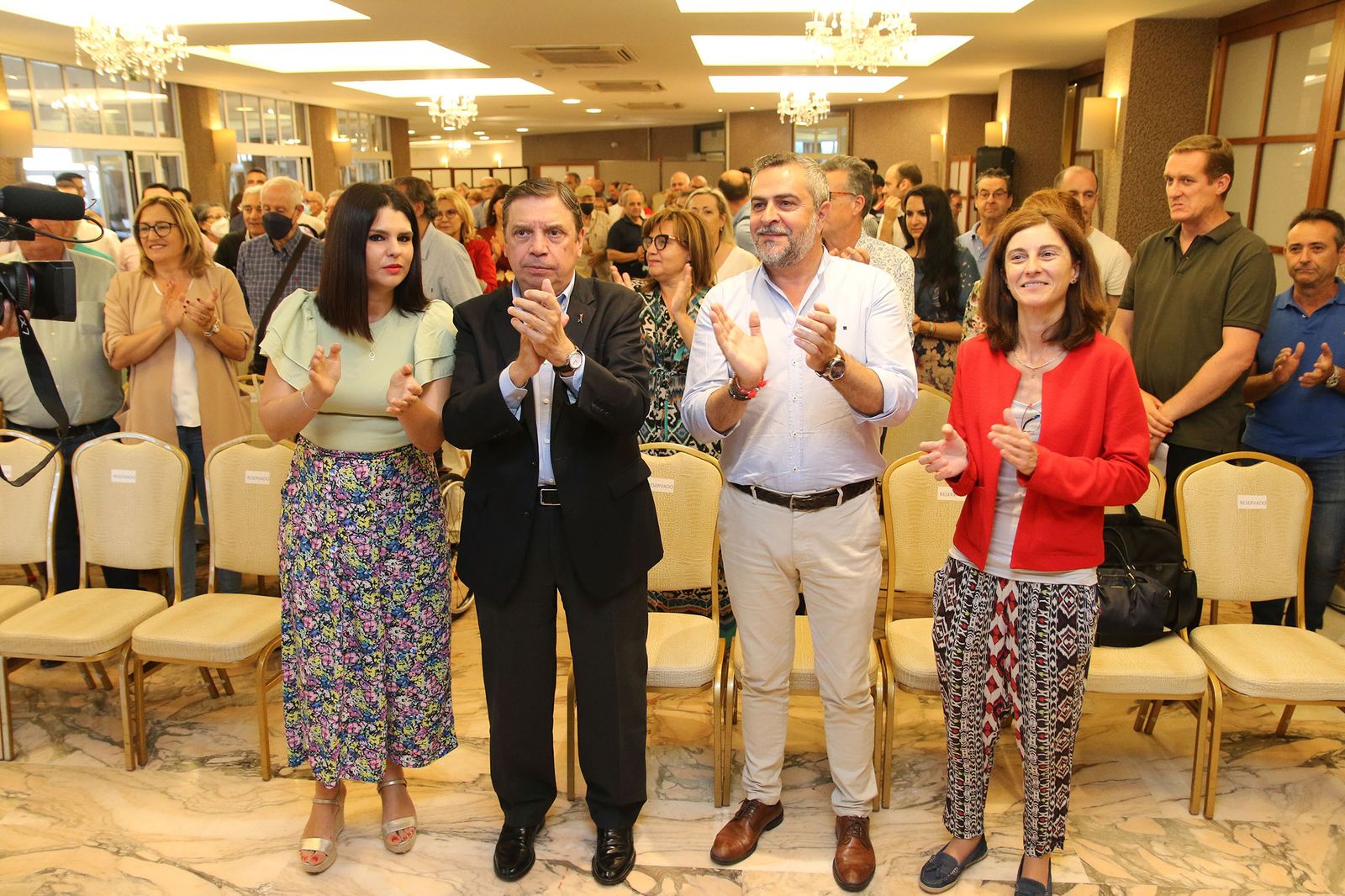Fotogalería del ministro de Agricultura, Luis Planas, en un acto del PSOE de Almería