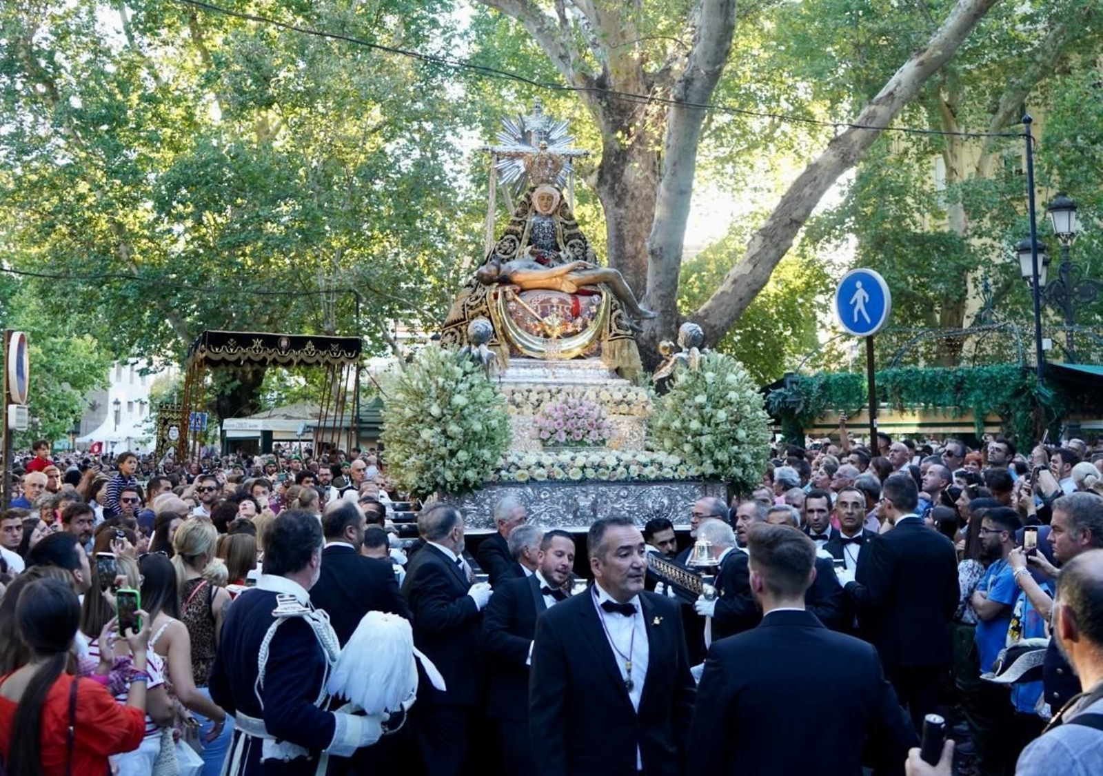Fotos: así ha sido la procesión de la Virgen de las Angustias de Granada