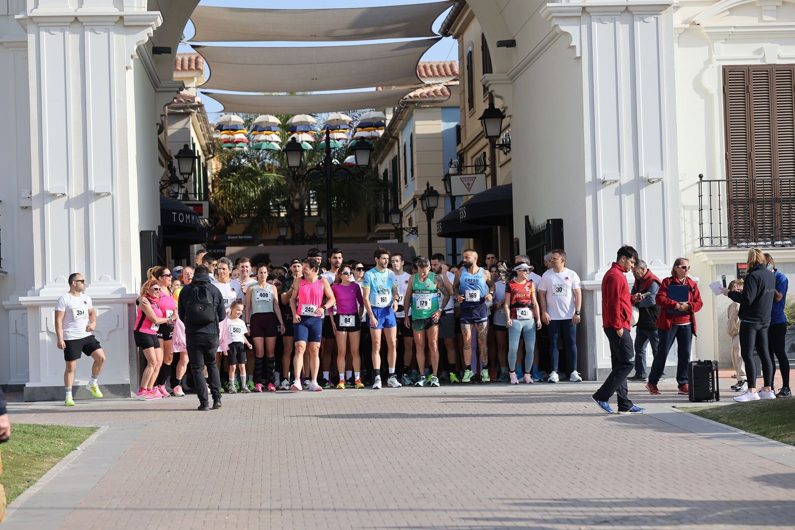 La Carrera Solidaria por el Día de la Mujer McArthurGlen, en fotos