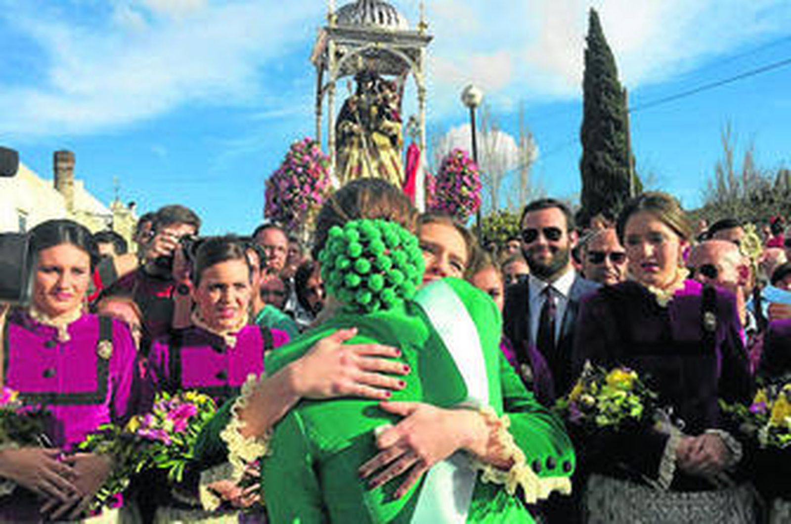 Emotivo traspaso de la Corte Aracelitana en la puerta de la Mina.