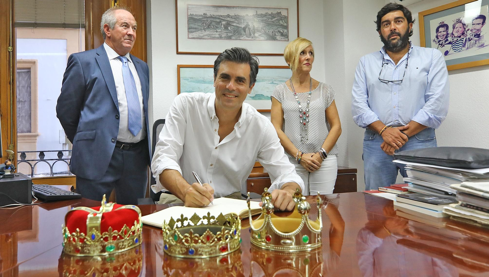 Tradicional visita de los Reyes Magos y el Gran Visir al Diario