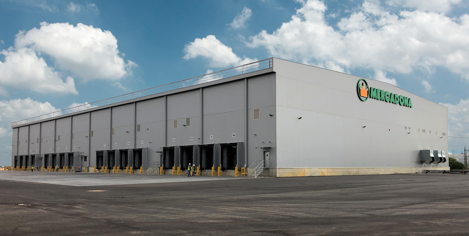 Nueva nave de Pescado del centro logístico de Huévar del Aljarafe, en Sevilla.