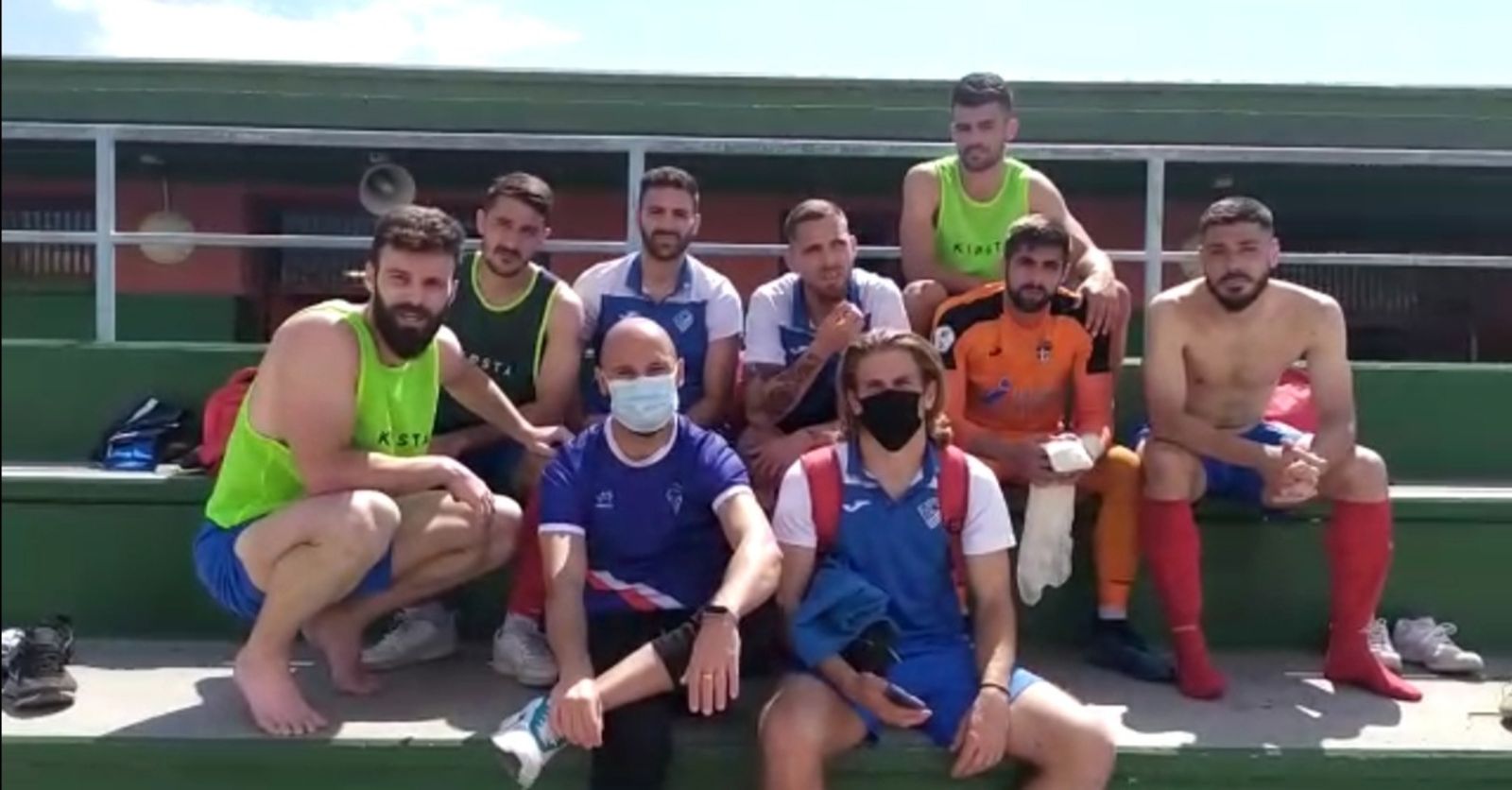 Gran gesto del Poli Almería con su equipo benjamín