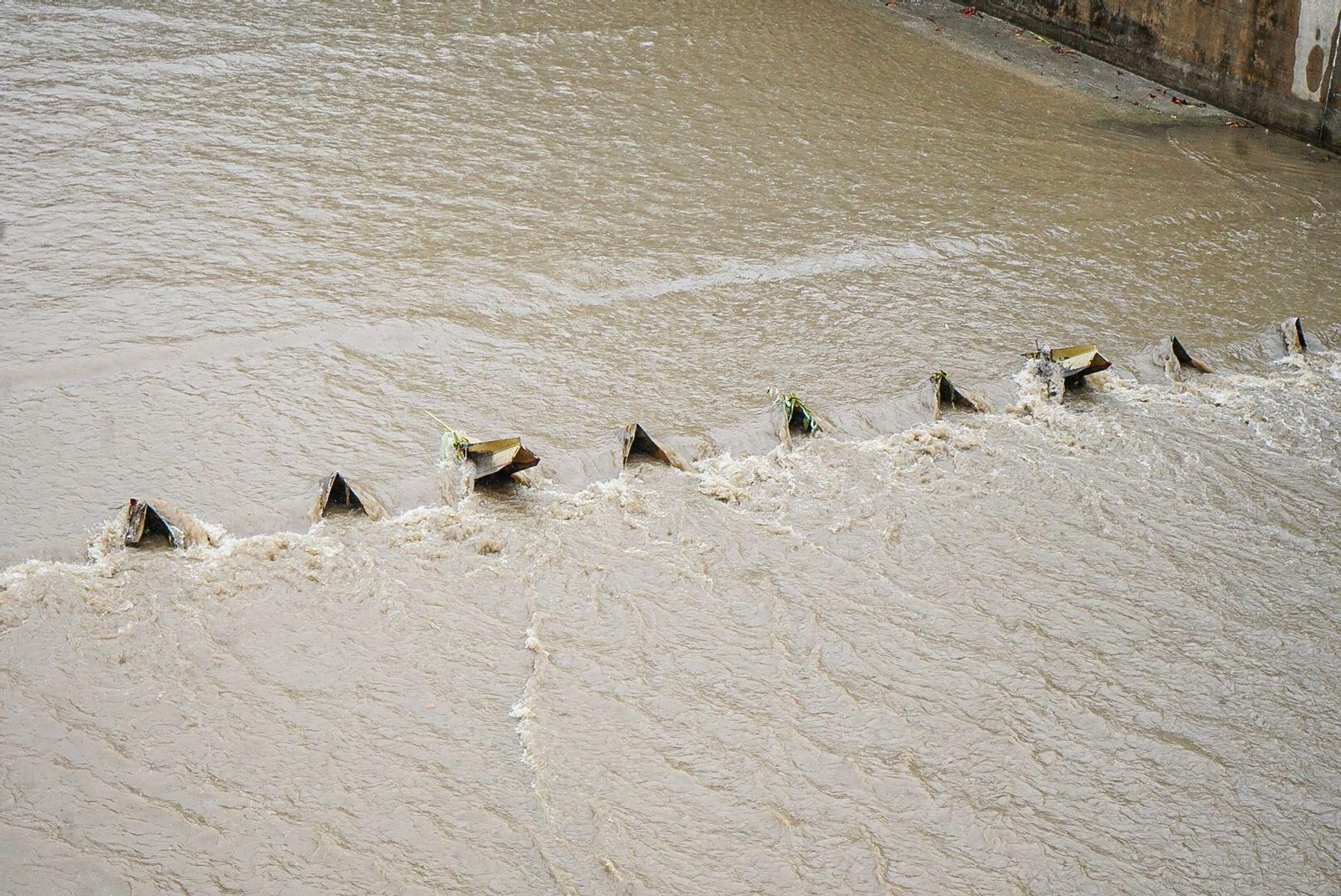 Galería | El agua toma la ciudad de Granada como consecuencia de la Dana