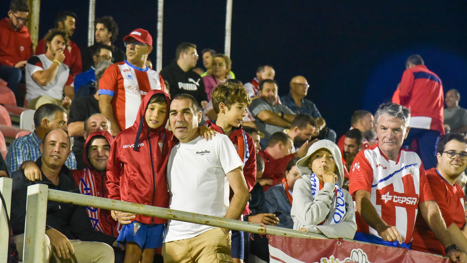 Las fotos del ambiente en el  Algeciras CF - San Fernando CD de la primera jornada.