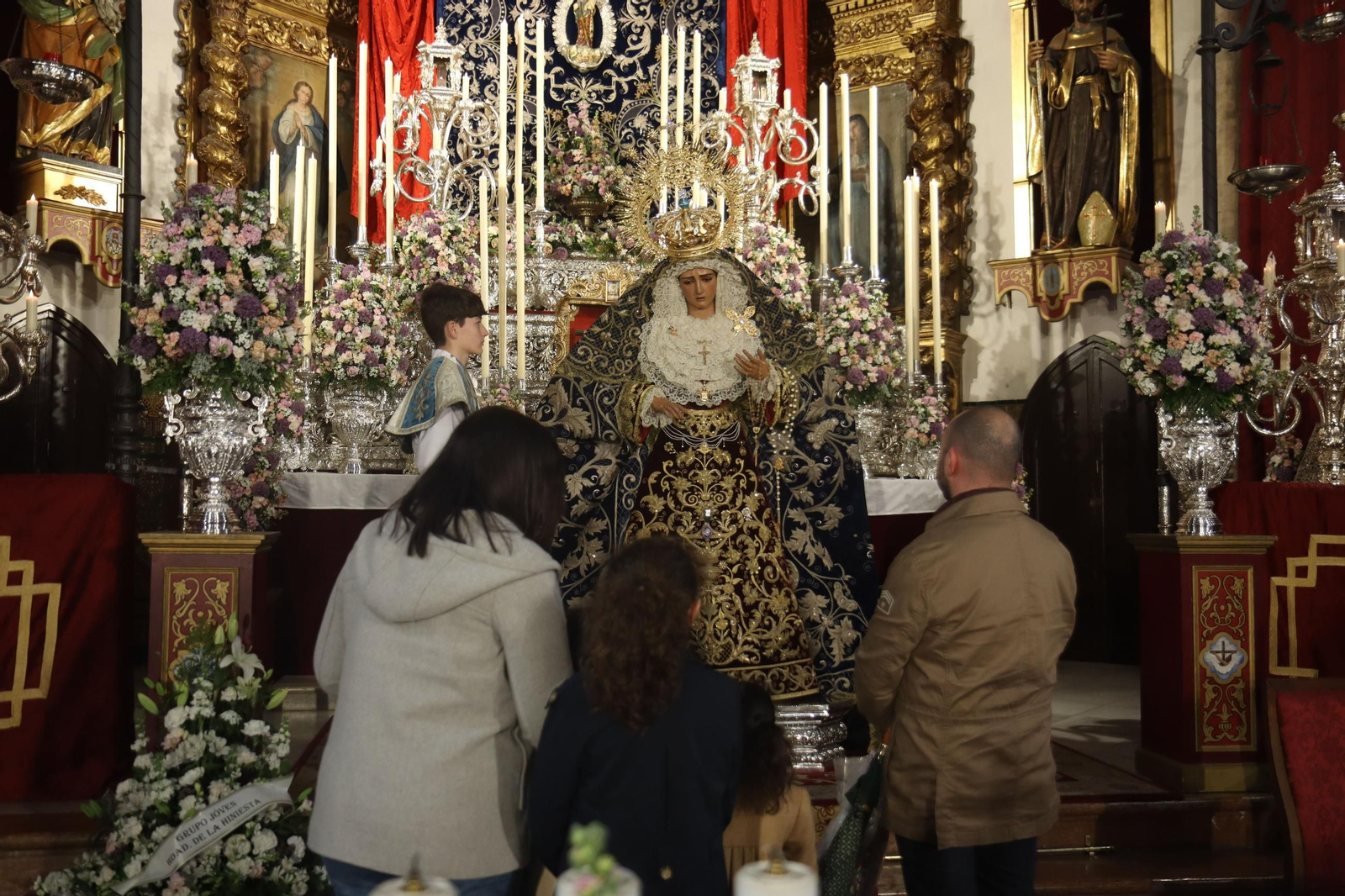 Besamanos de María Santísima de la Hiniesta Dolorosa
