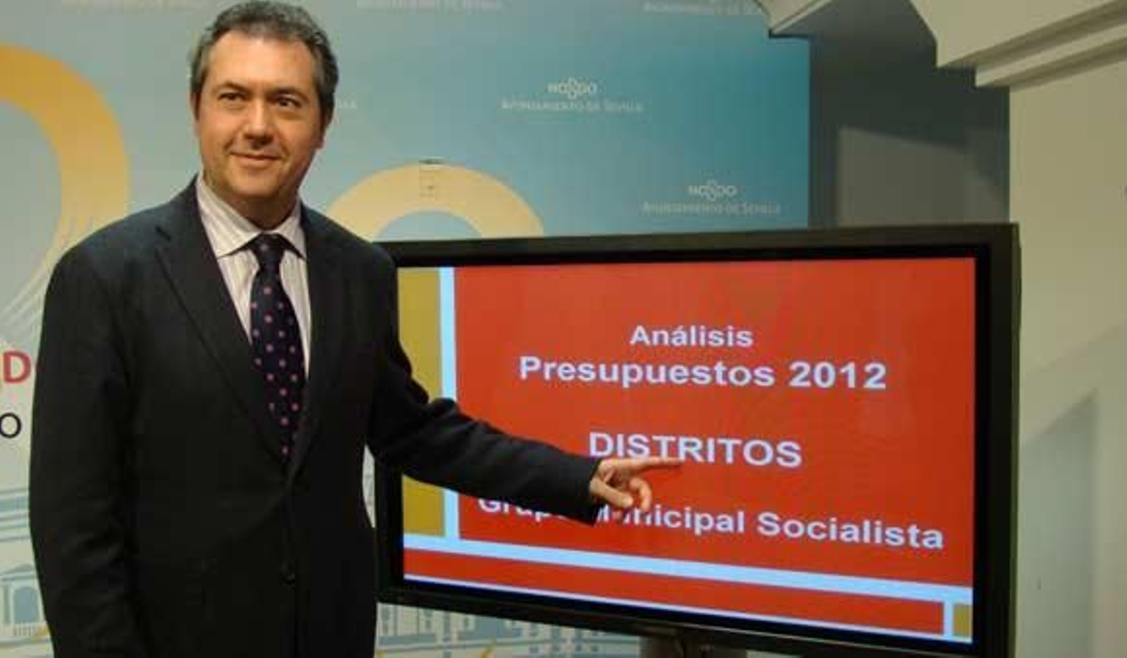 Espadas señala que los presupuestos de Zoido tienen "doble cara" y "perjudican" a los distritos