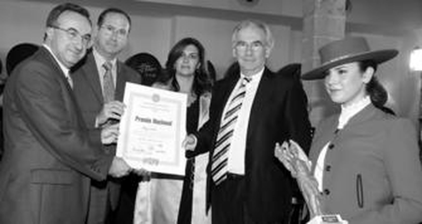 La Cátedra entrega sus premios nacionales con Maya en el recuerdo