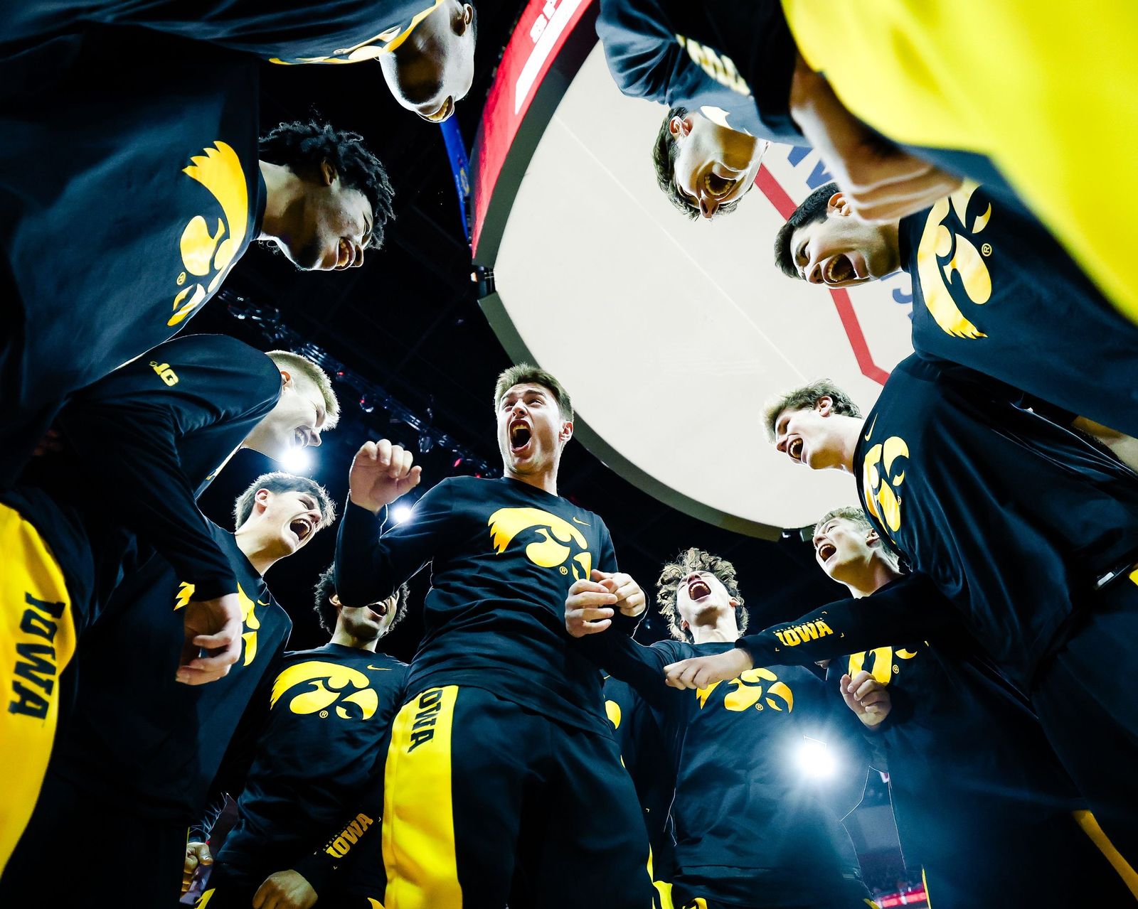 NCAA: Álvaro Folgueiras, partido completo con derrota