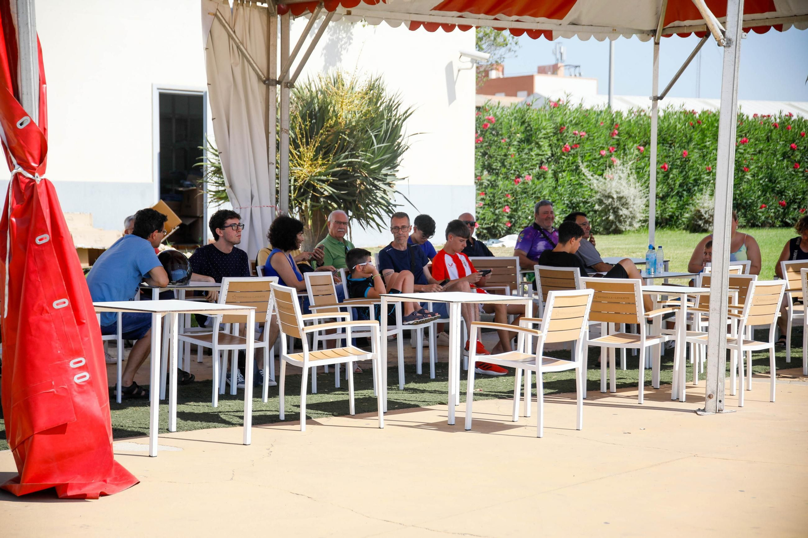 Las imágenes de la campaña de abonos de la UDA y apertura de la tienda del club