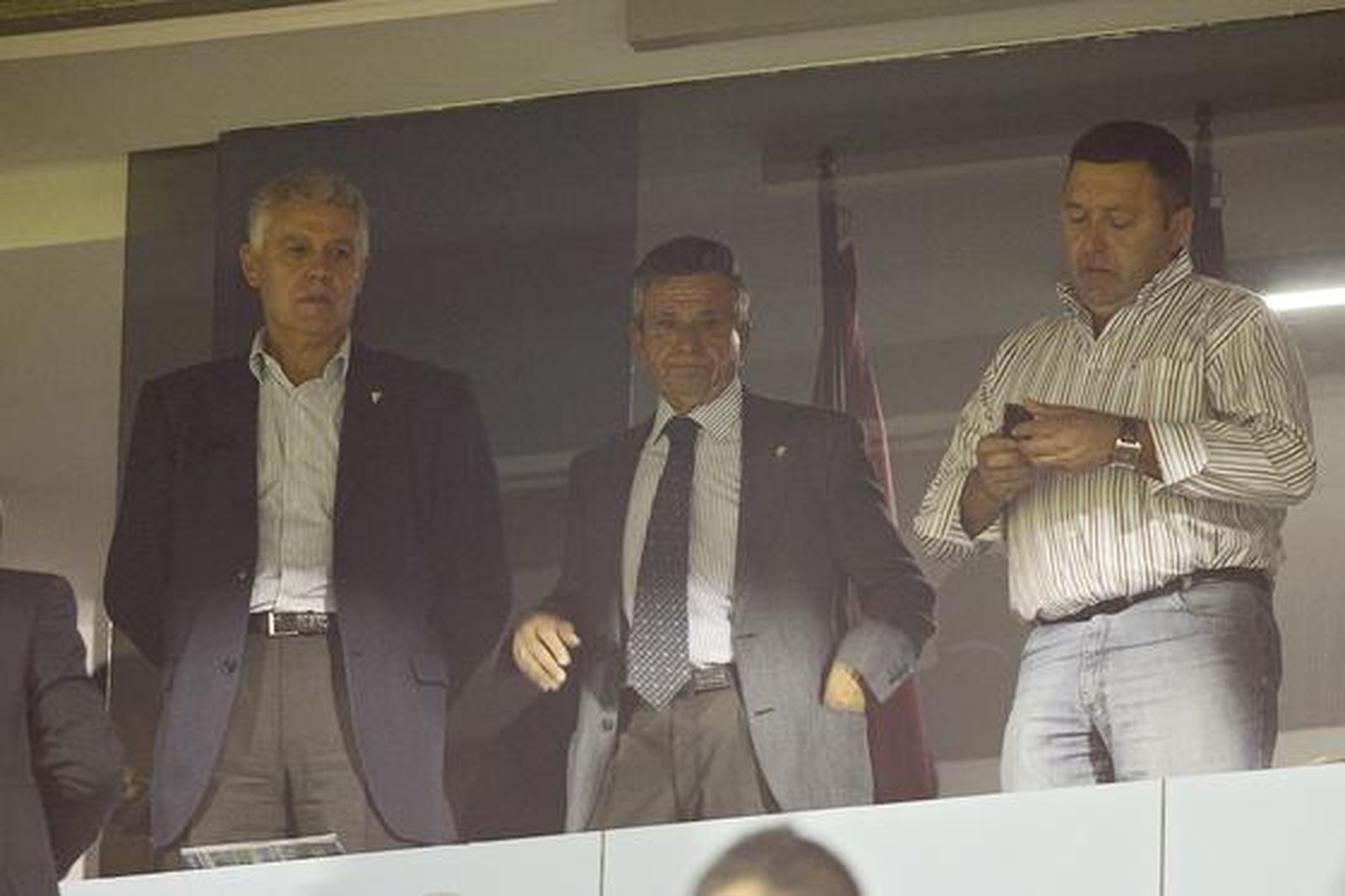 Enrique Huguet asistió a su primer partido oficial como presidente del Cádiz en Carranza. 

Foto: Joaquin Pino