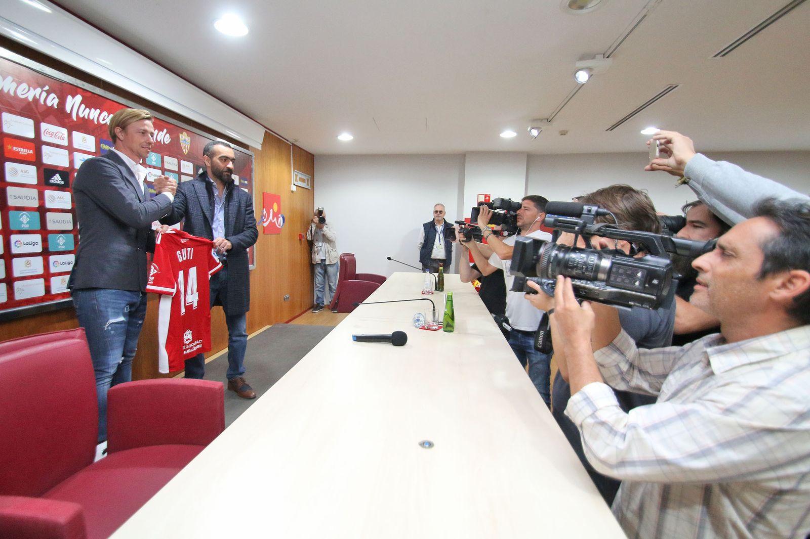 Guti, durante su presentación.