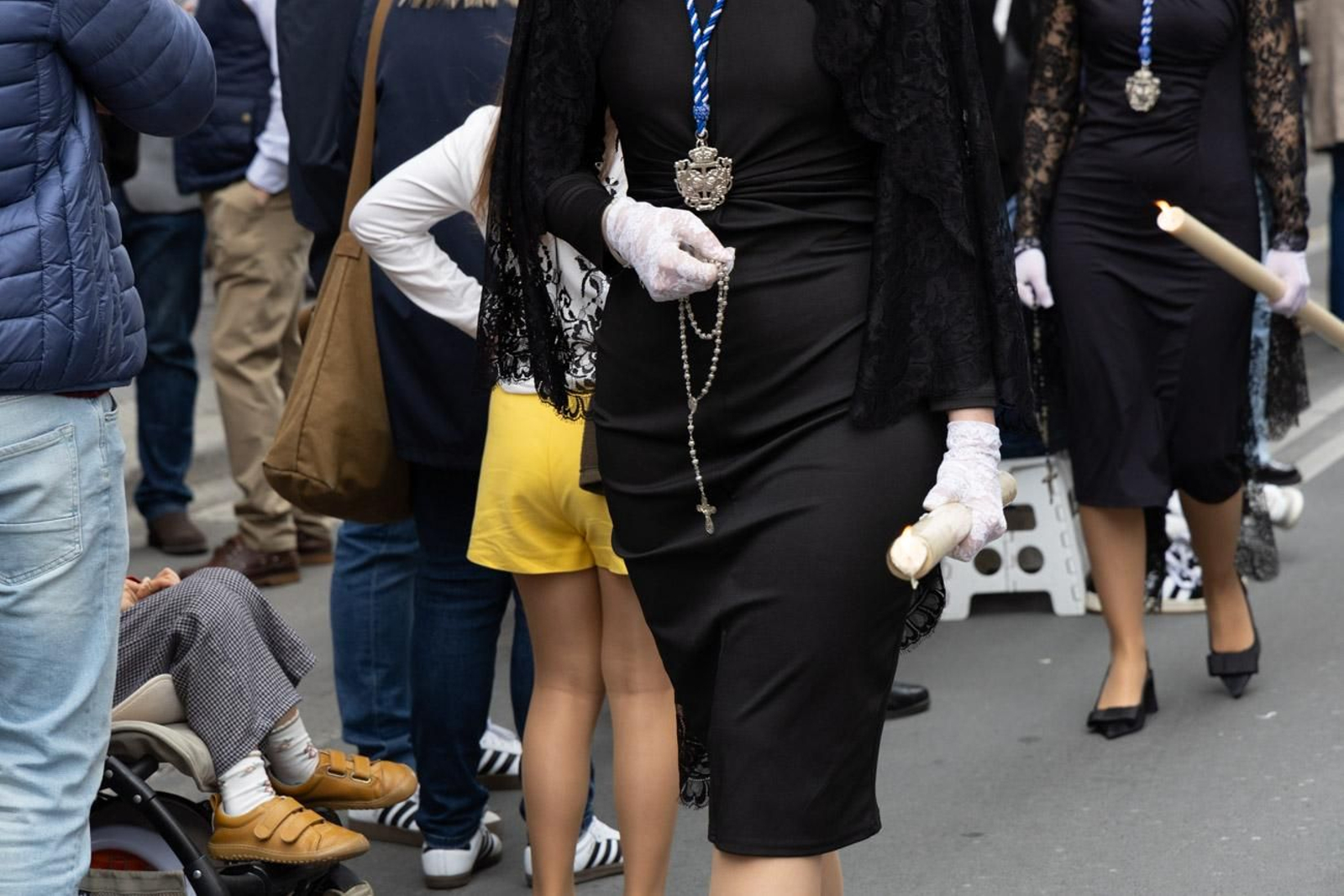 Los jiennenses se echan a la calle para presenciar la primera de las procesiones de la jornada: la Borriquilla (I)