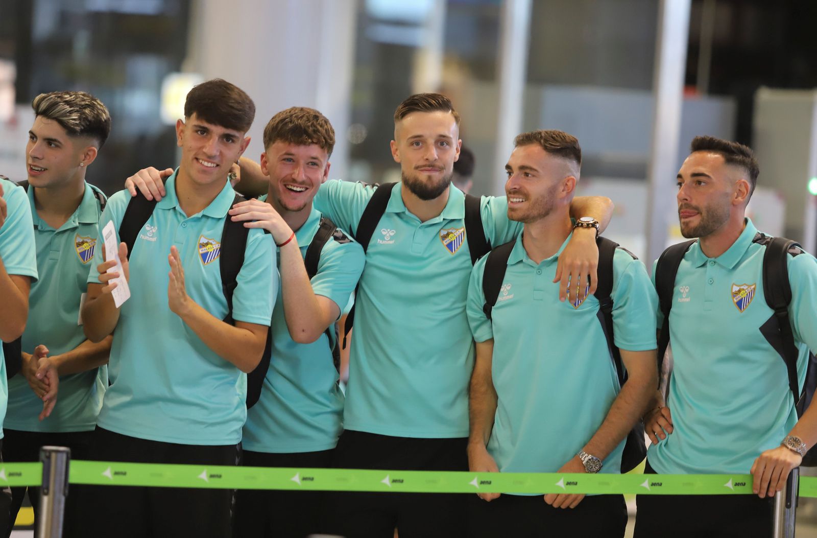 El espectacular preámbulo en el aeropuerto con la afición