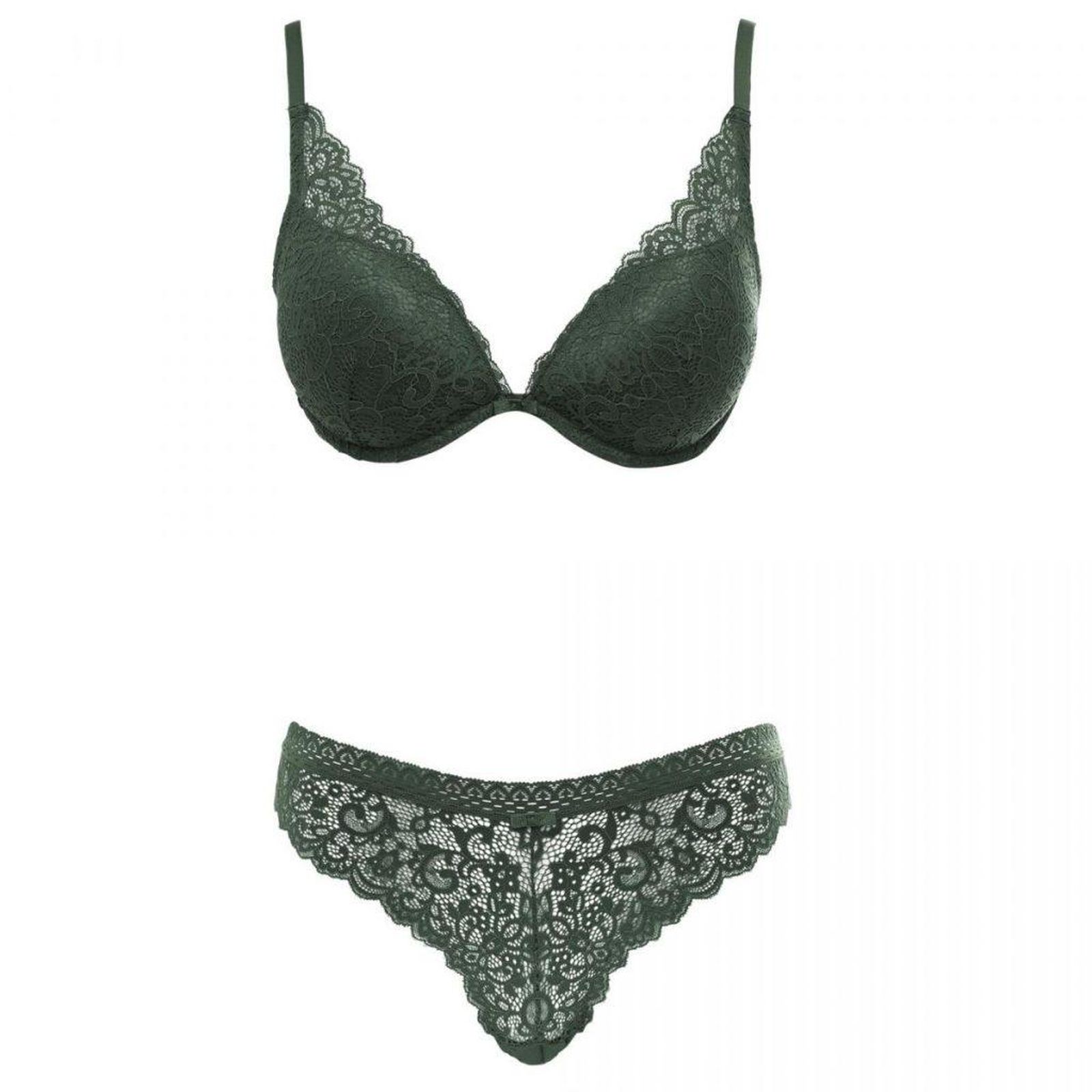 Conjunto de lencería verde de encajes de Primark.