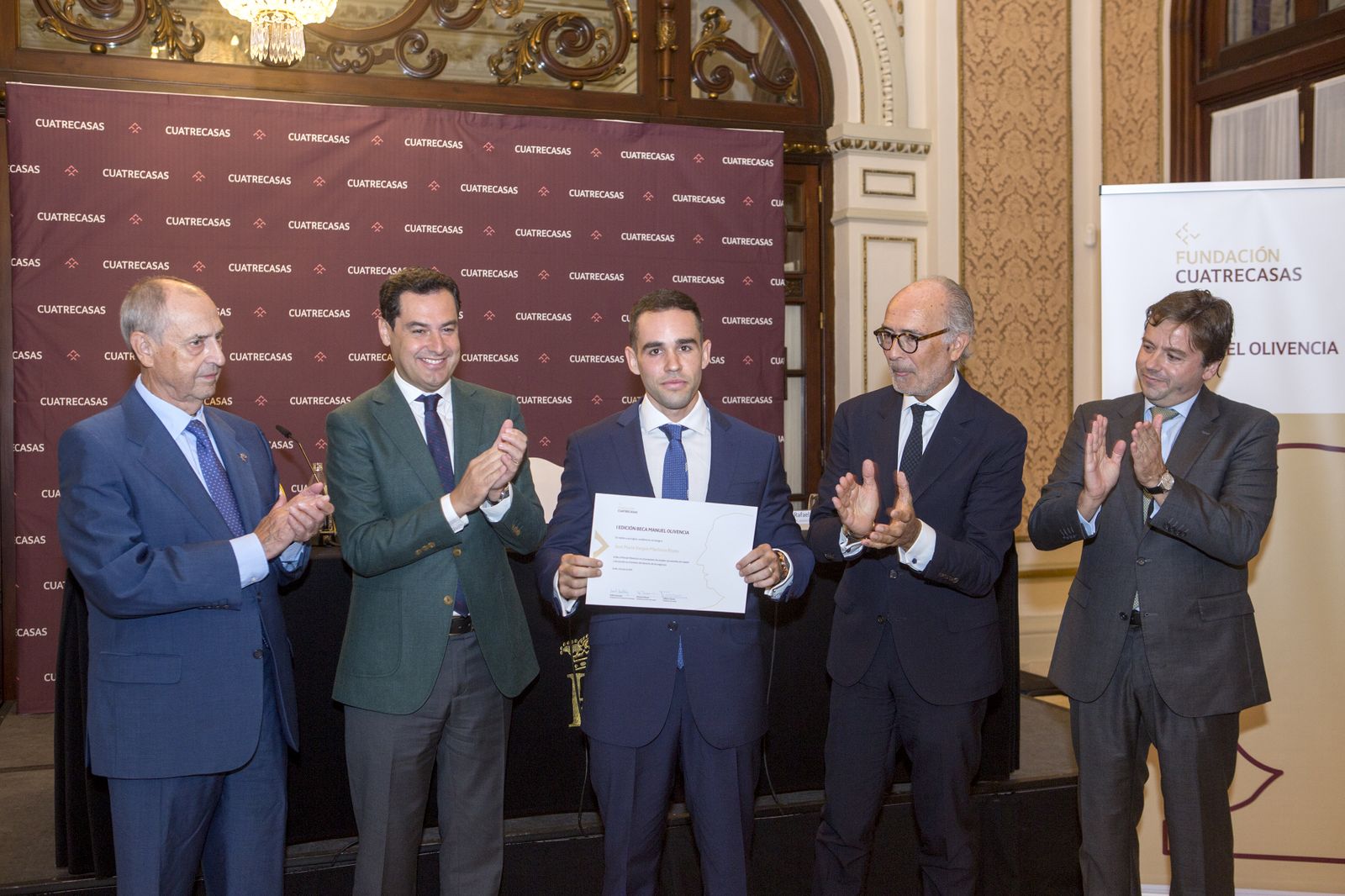 Las imágenes de la entrega de la Beca Manuel Olivencia