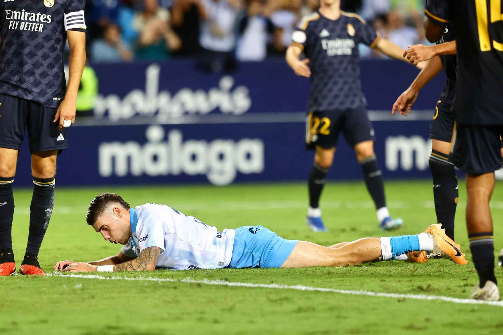 Roberto, en el verde durante el Málaga CF - Real Madrid Castilla