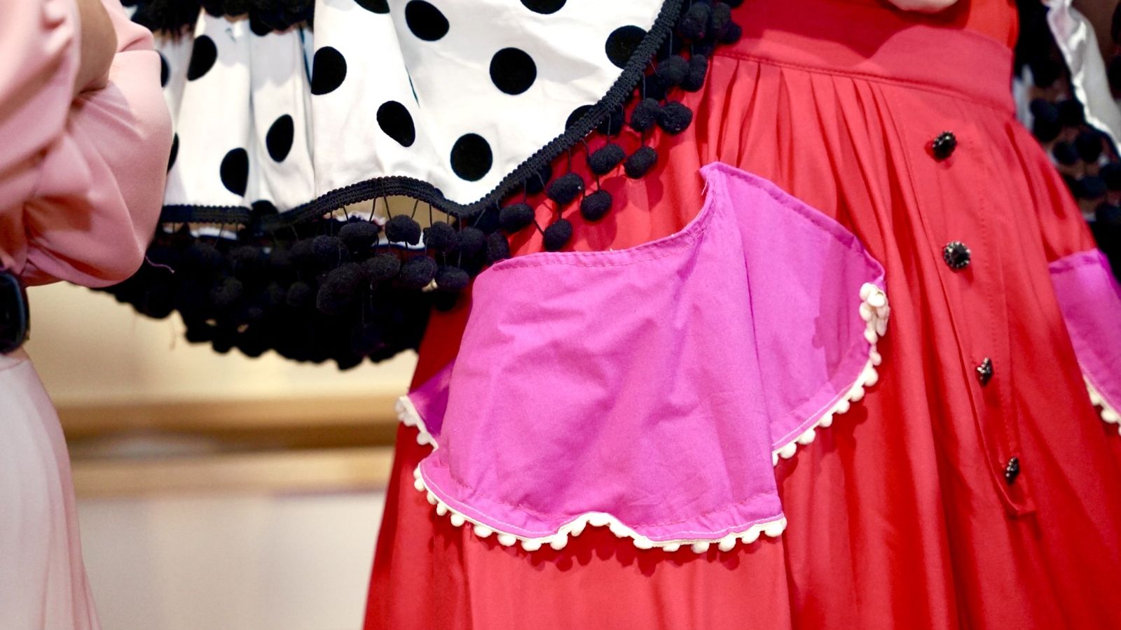 Detalles del traje de flamenca reciclado de la firma Miabril.