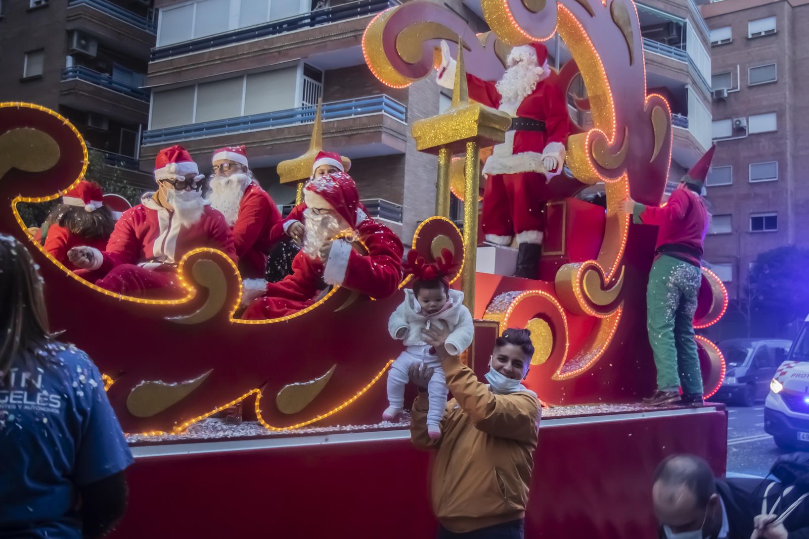 Fotos de las cabalgatas de Papá Noel en Granada