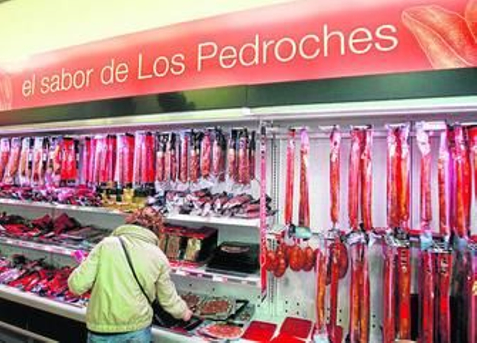 Expositor de productos Covap en una tienda.