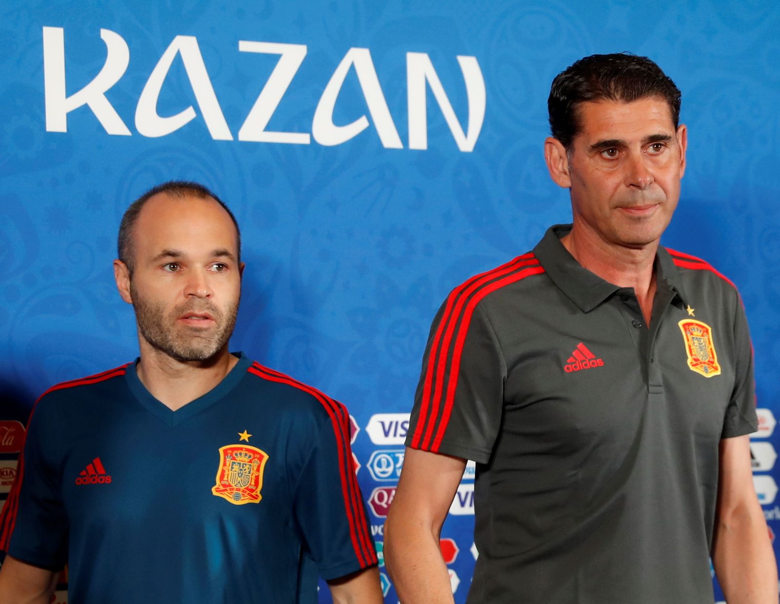 Hierro junto a Iniesta