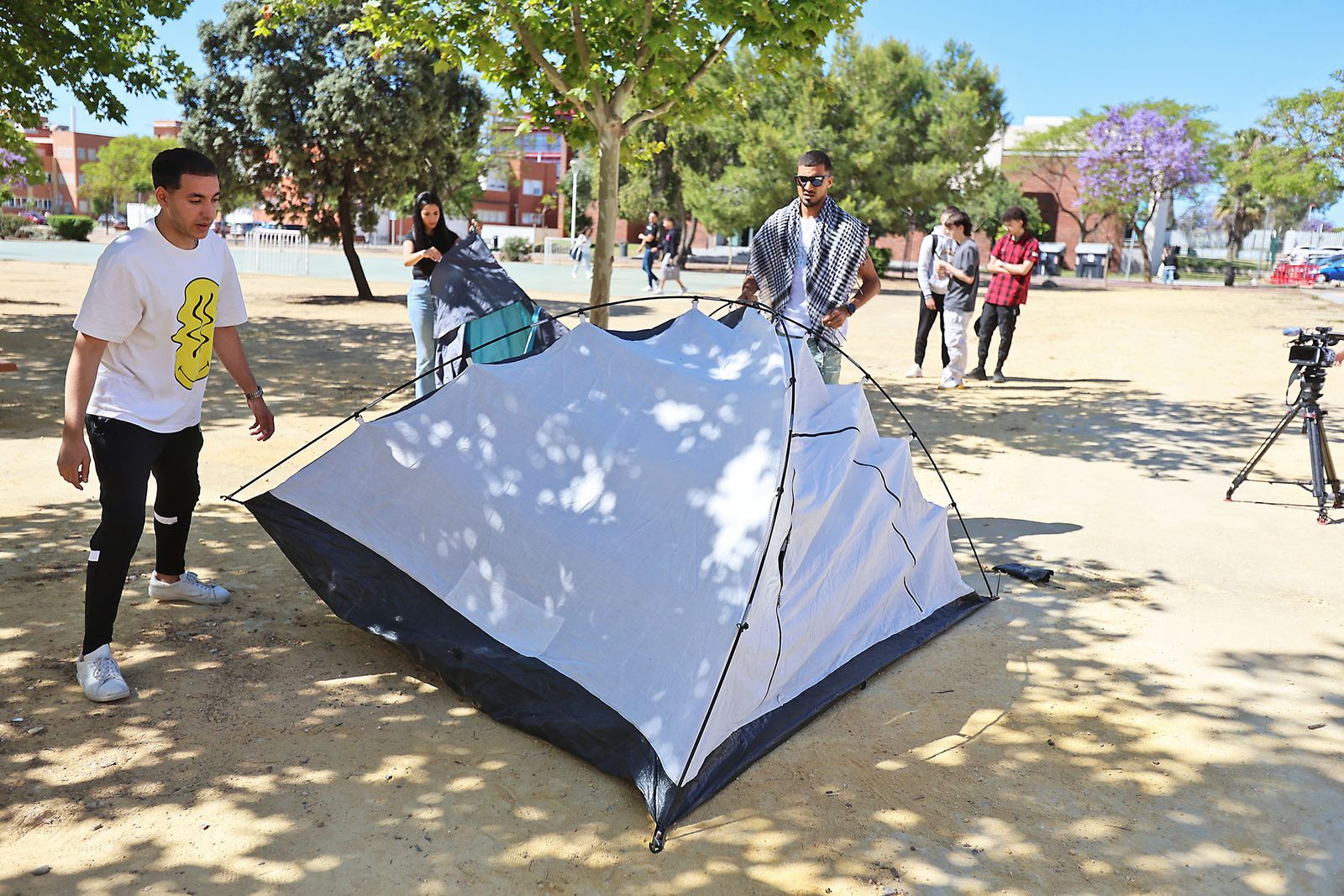 Imágenes de la campada por el pueblo palestino en el campus del Carmen