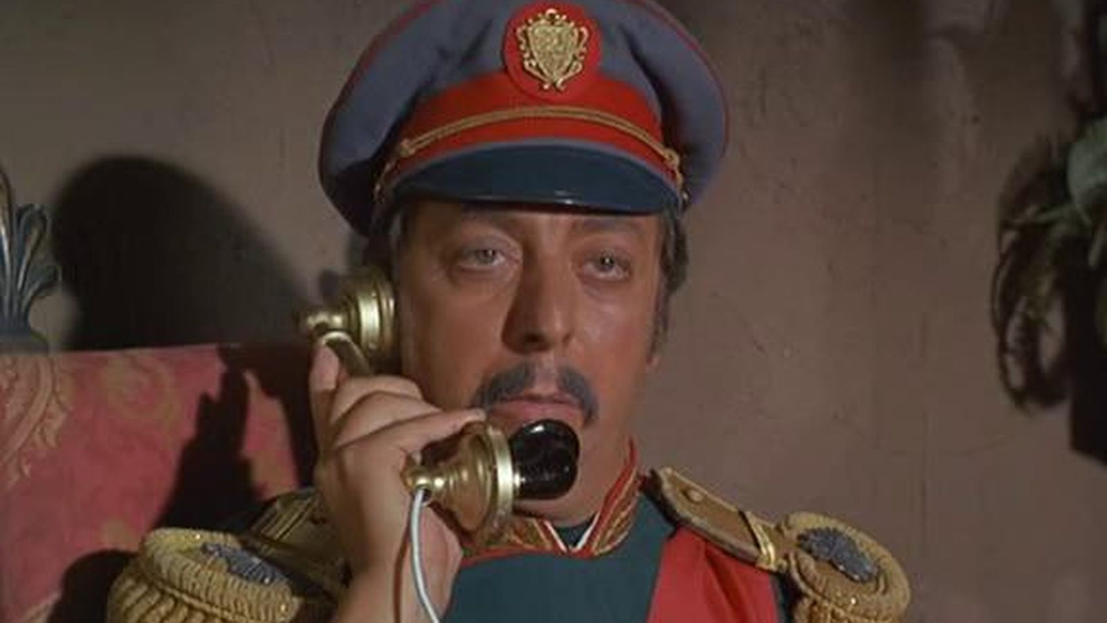 El dictador generalísimo de San Saludos