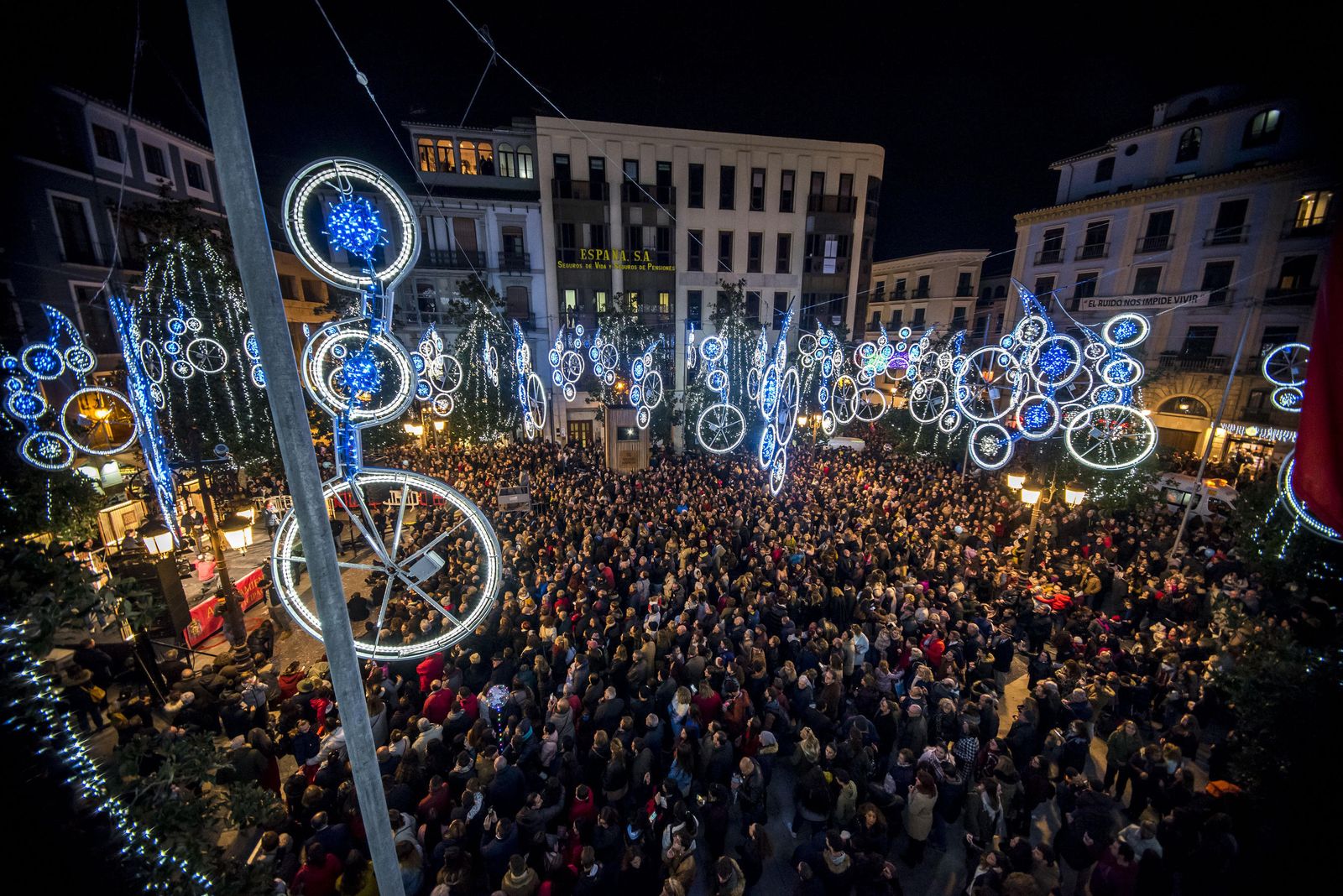 Iluminación especial en la Plaza del Carmen con motivo de la Navidad.