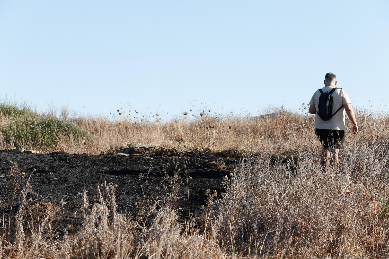 Daños en el Parque Centenario de Algeciras tras el incendio nocturno, en imágenes