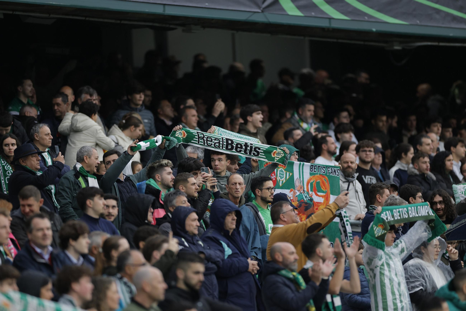 Búscate en las fotos del Betis - Vitoria Guimaraes