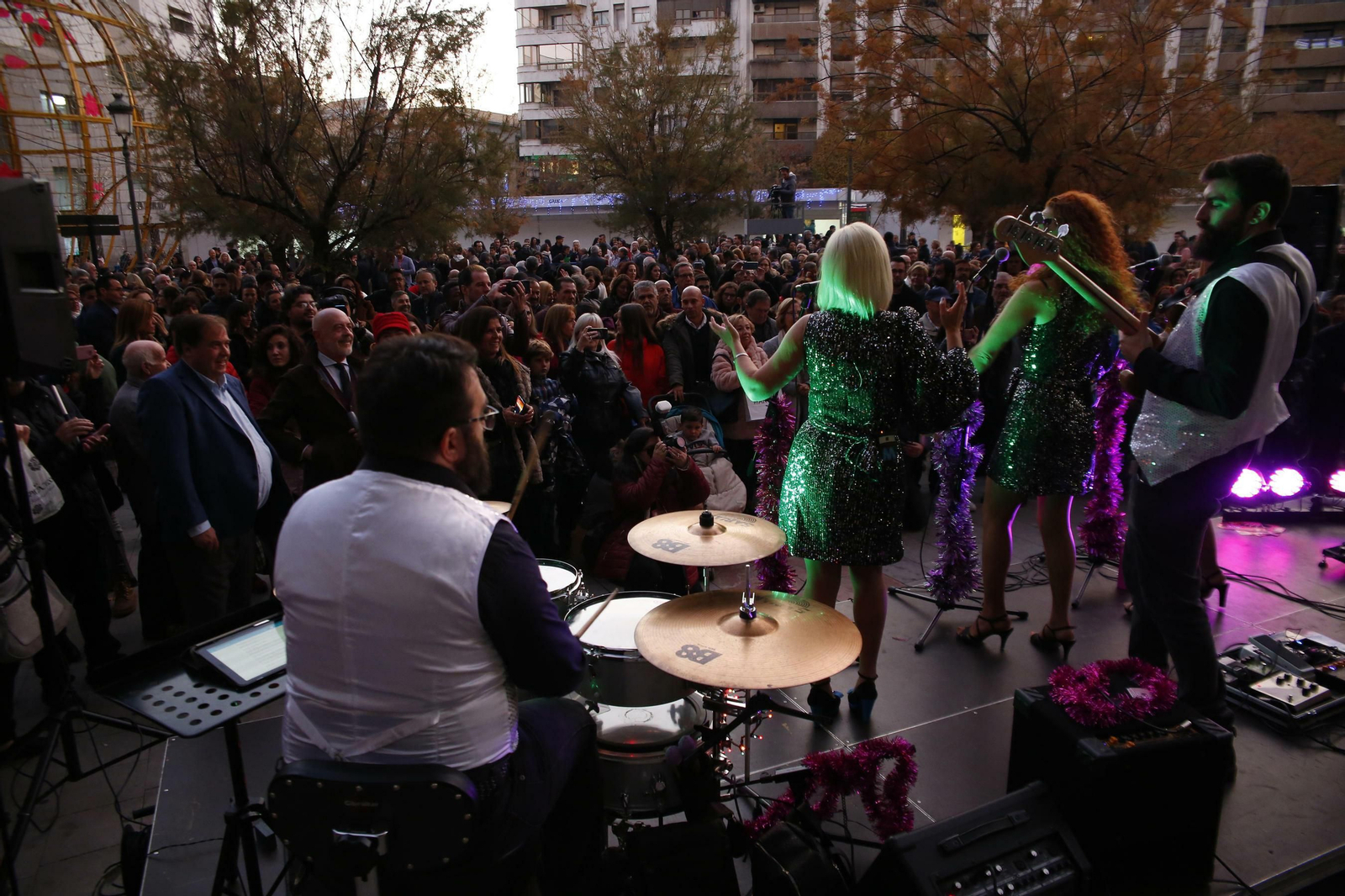 Granada se llena de luces y color con el encendido de la Navidad 2019, en imágenes