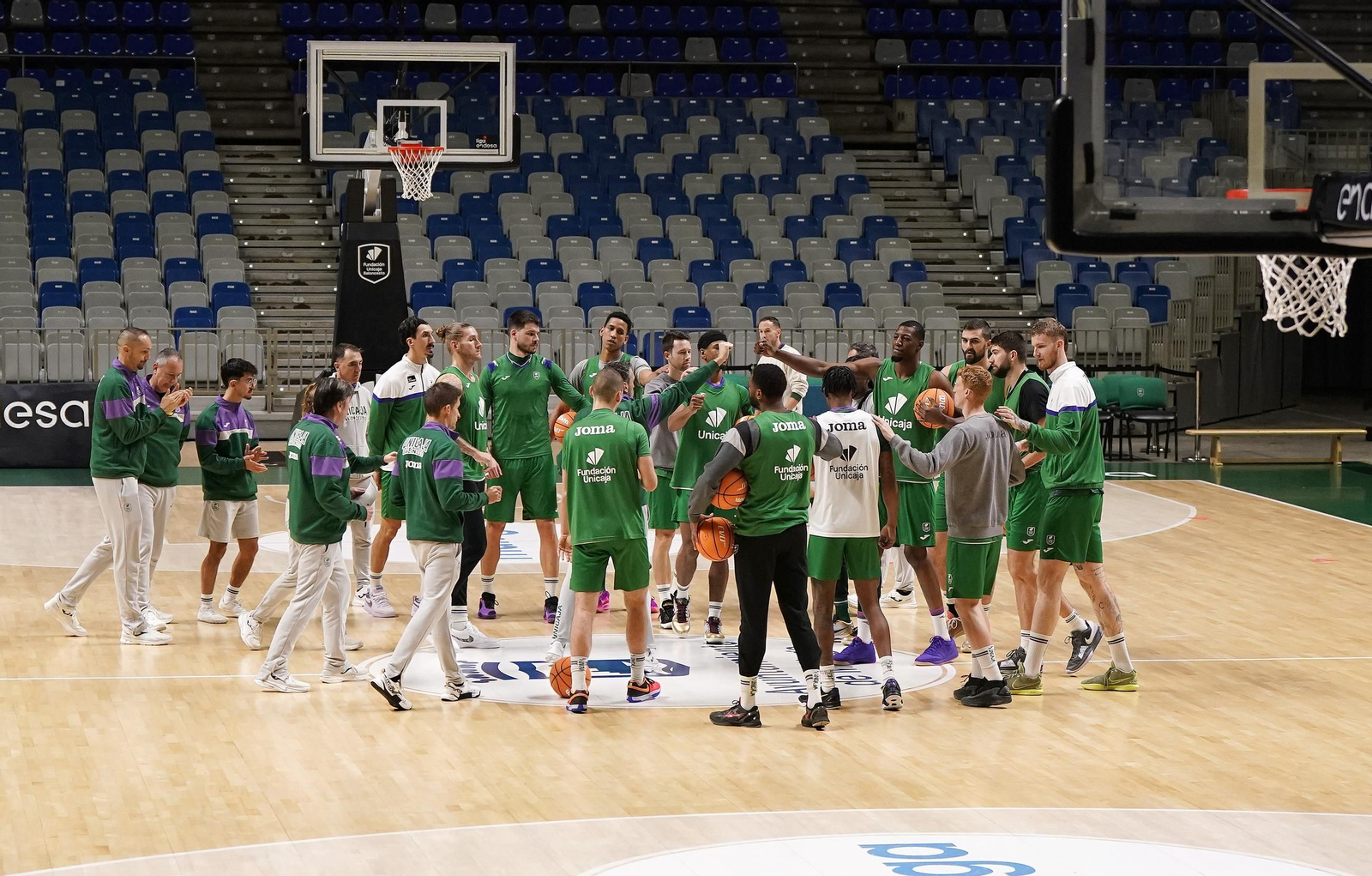 El Unicaja quema los polvorones