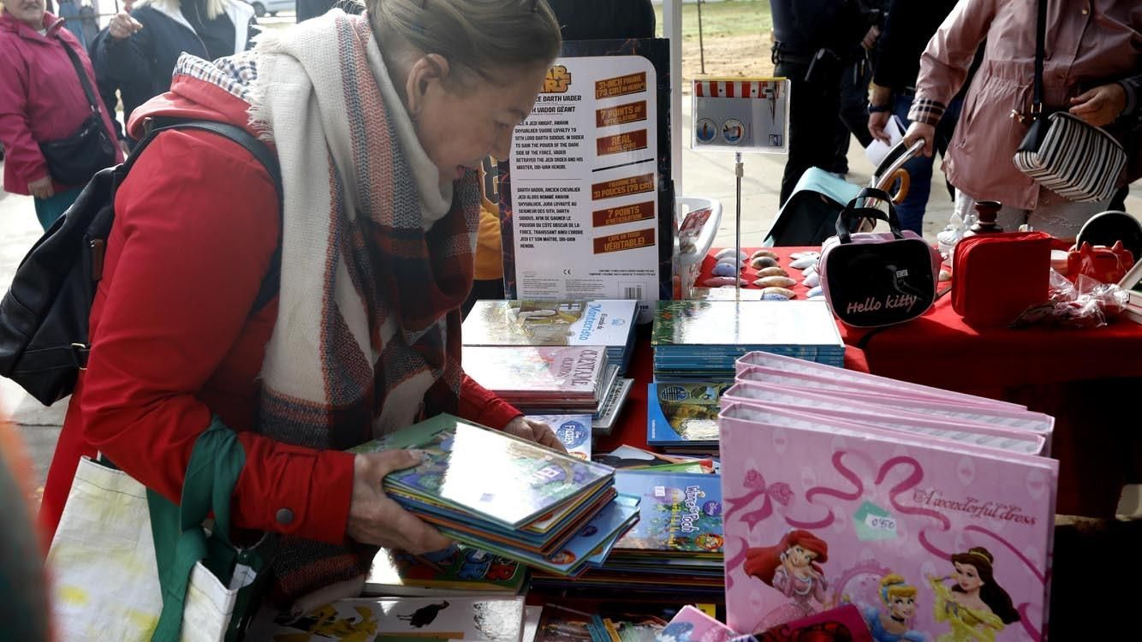 Las fotos de Reyes Magos 98, durante el mercadillo solidario para la recogida de juguetes