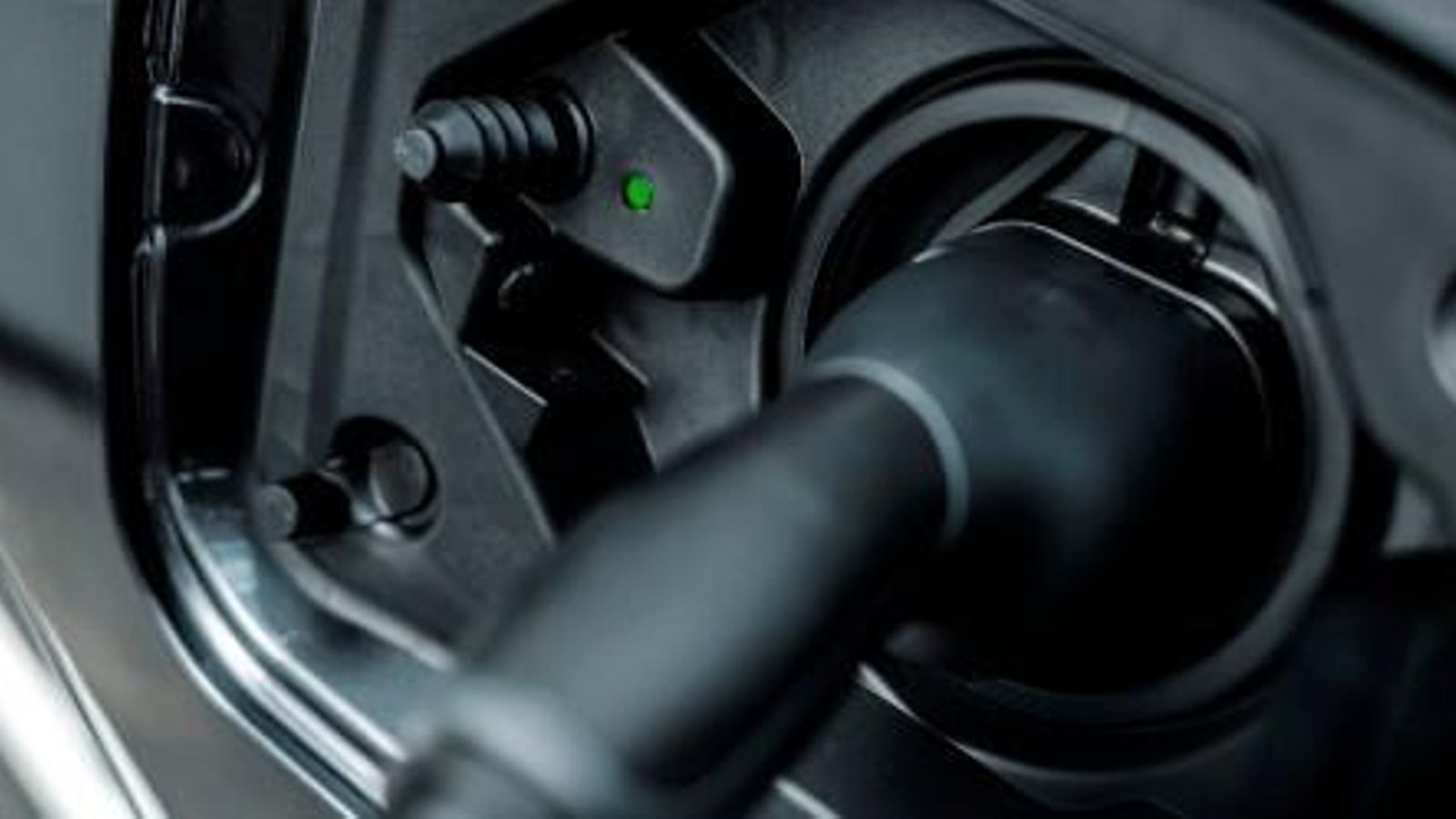 ¿Cómo es la ITV de los coches híbridos enchufables?