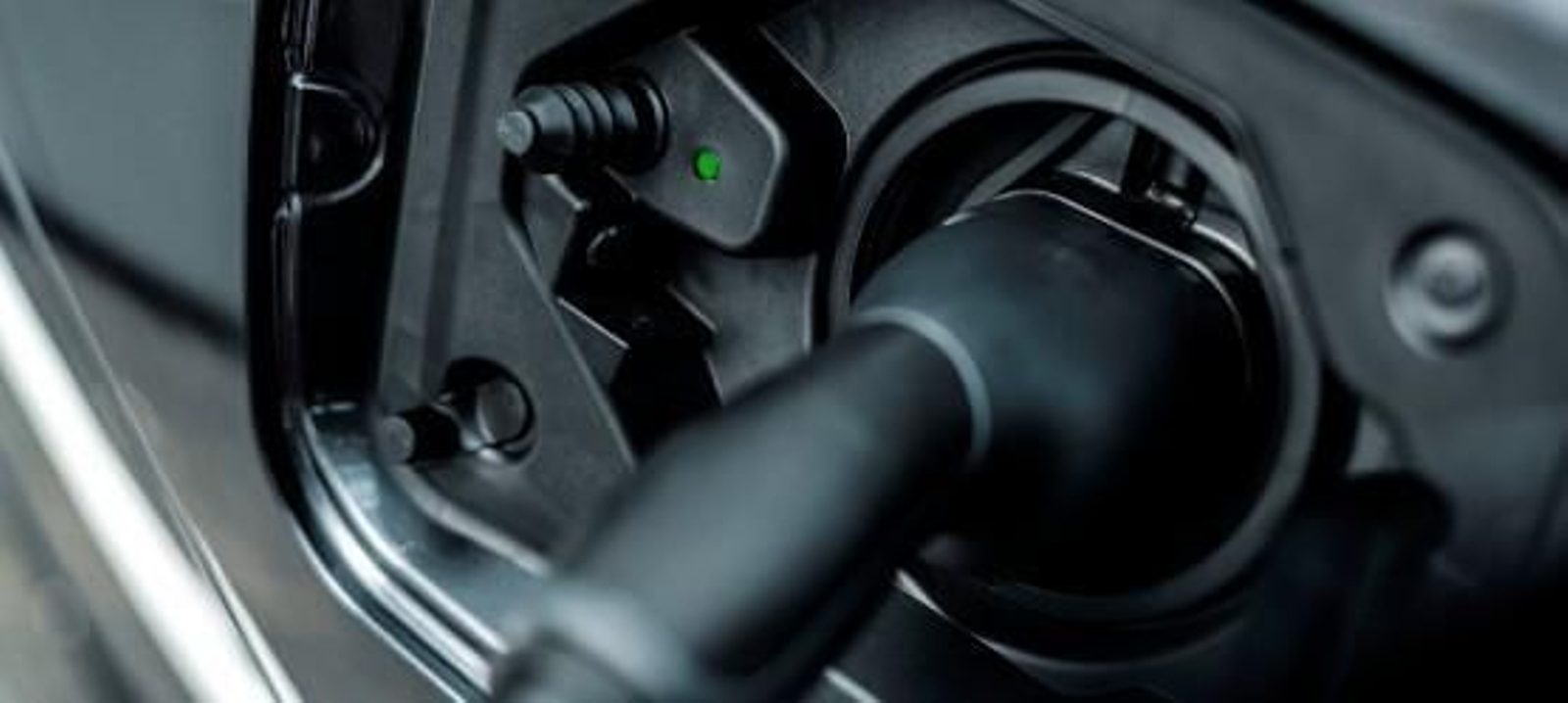 ¿Cómo es la ITV de los coches híbridos enchufables?