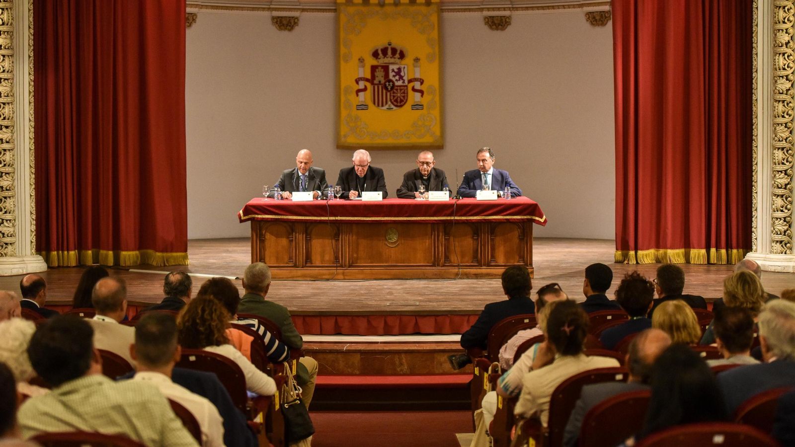 Instantes de la inauguración del Congreso en el Teatro de Capitanía